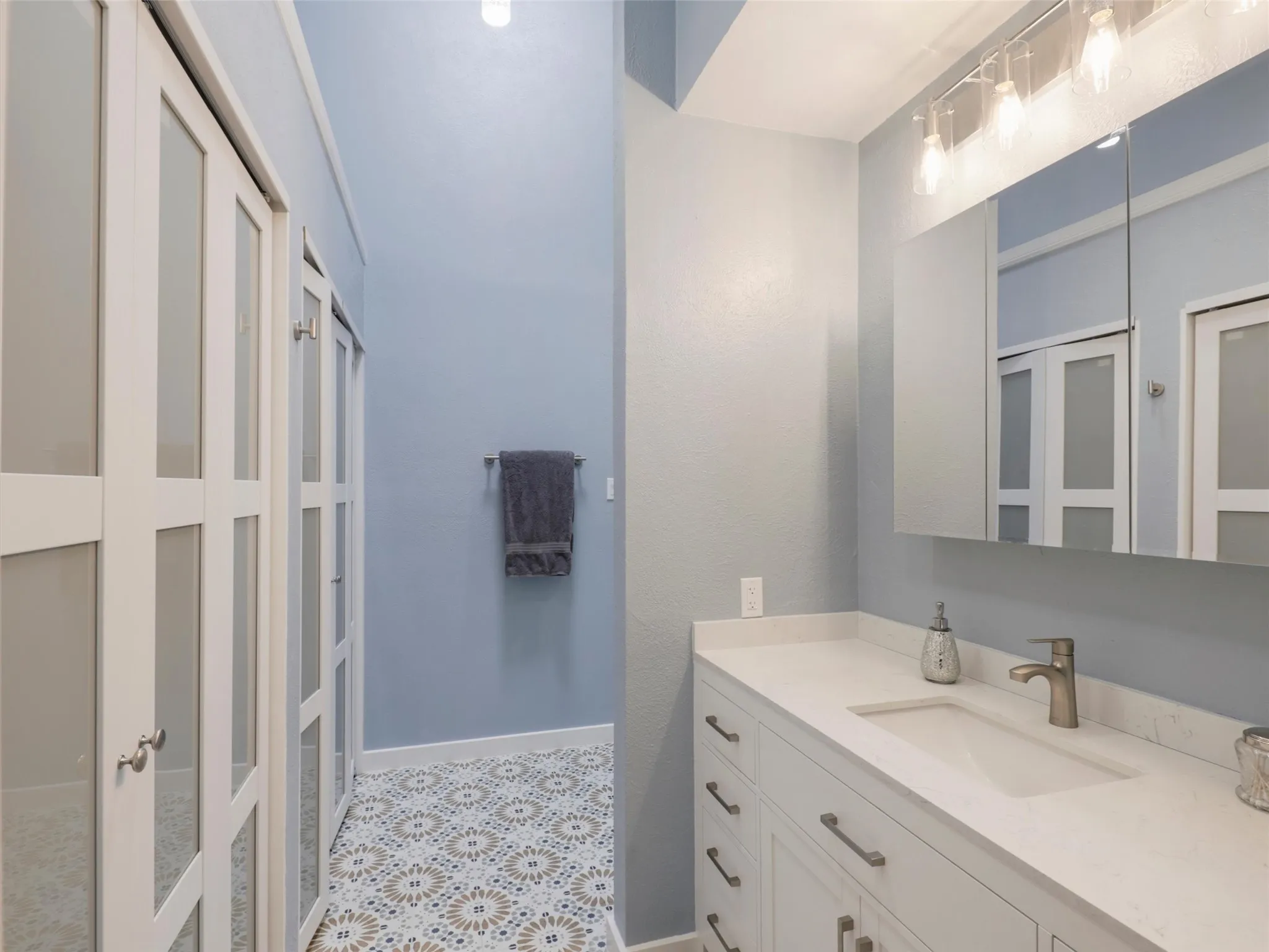 Condominium For Sale in Collin County , 2204 W Park Boulevard 2803, Plano, Texas 75075, 2 Bedroom, 2 Bathroom, Garage spaces, 1,037 Sqft, built in 1982, mls#21371021, Real Estate Agent in Plano, Homes For Sale in Collin county, Homes For Sale in Plano, Realtor in Plano Texas, Real Estate Brokerage Independent Realty Texas, Luminita Cordes Realtor