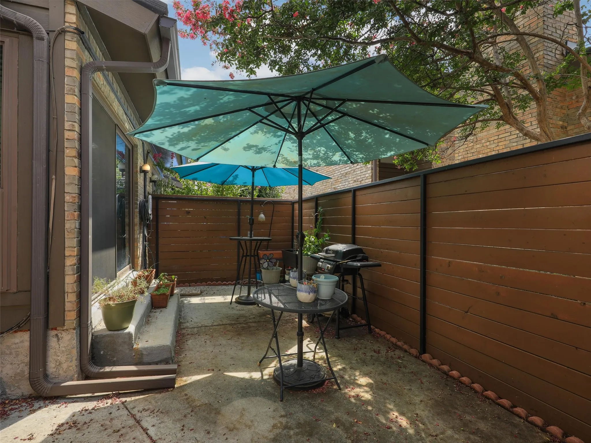 Condominium For Sale in Collin County , 2204 W Park Boulevard 2803, Plano, Texas 75075, 2 Bedroom, 2 Bathroom, Garage spaces, 1,037 Sqft, built in 1982, mls#21371021, Real Estate Agent in Plano, Homes For Sale in Collin county, Homes For Sale in Plano, Realtor in Plano Texas, Real Estate Brokerage Independent Realty Texas, Luminita Cordes Realtor