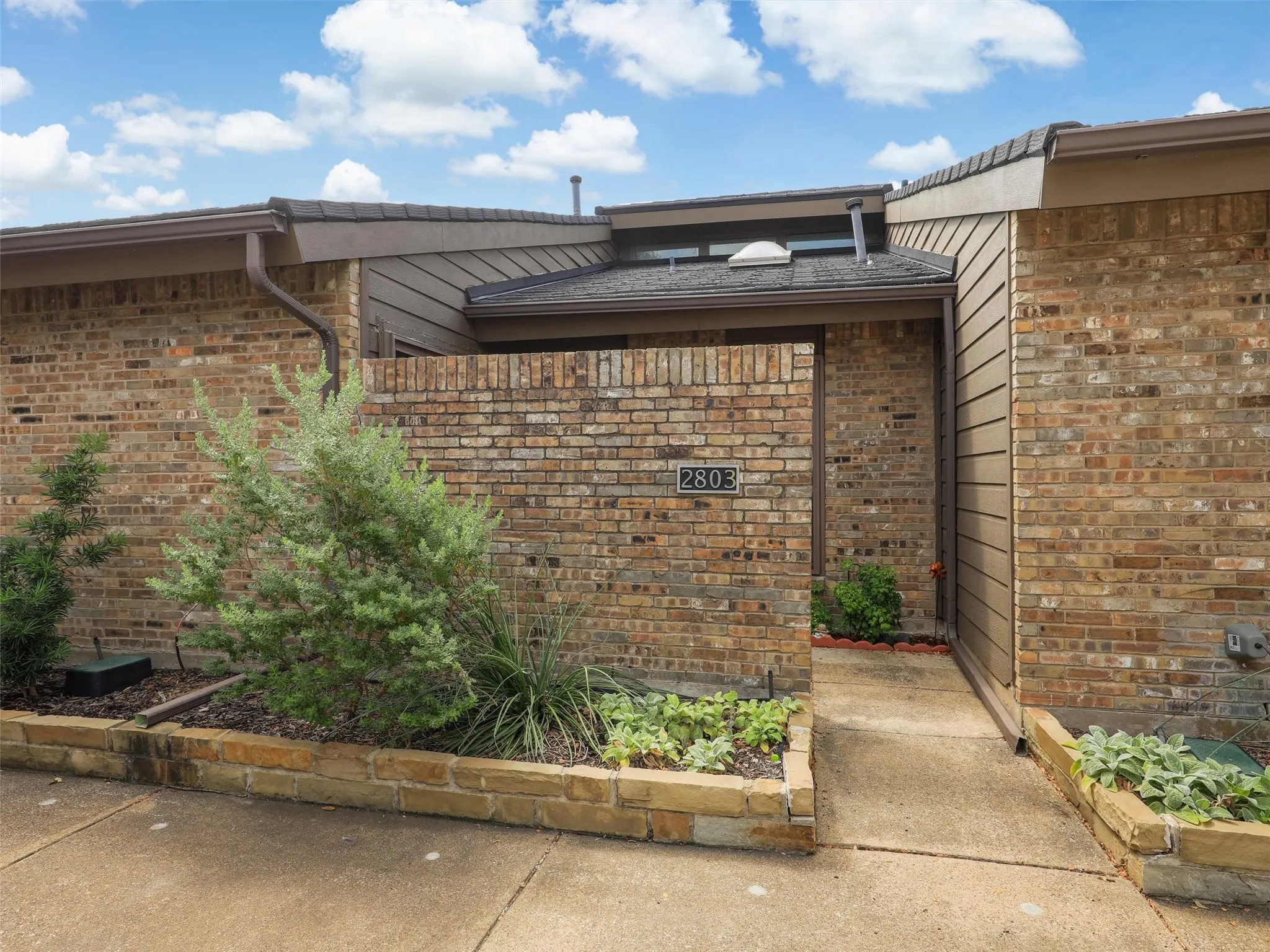 Condominium For Sale in Collin County , 2204 W Park Boulevard 2803, Plano, Texas 75075, 2 Bedroom, 2 Bathroom, Garage spaces, 1,037 Sqft, built in 1982, mls#21371021, Real Estate Agent in Plano, Homes For Sale in Collin county, Homes For Sale in Plano, Realtor in Plano Texas, Real Estate Brokerage Independent Realty Texas, Luminita Cordes Realtor