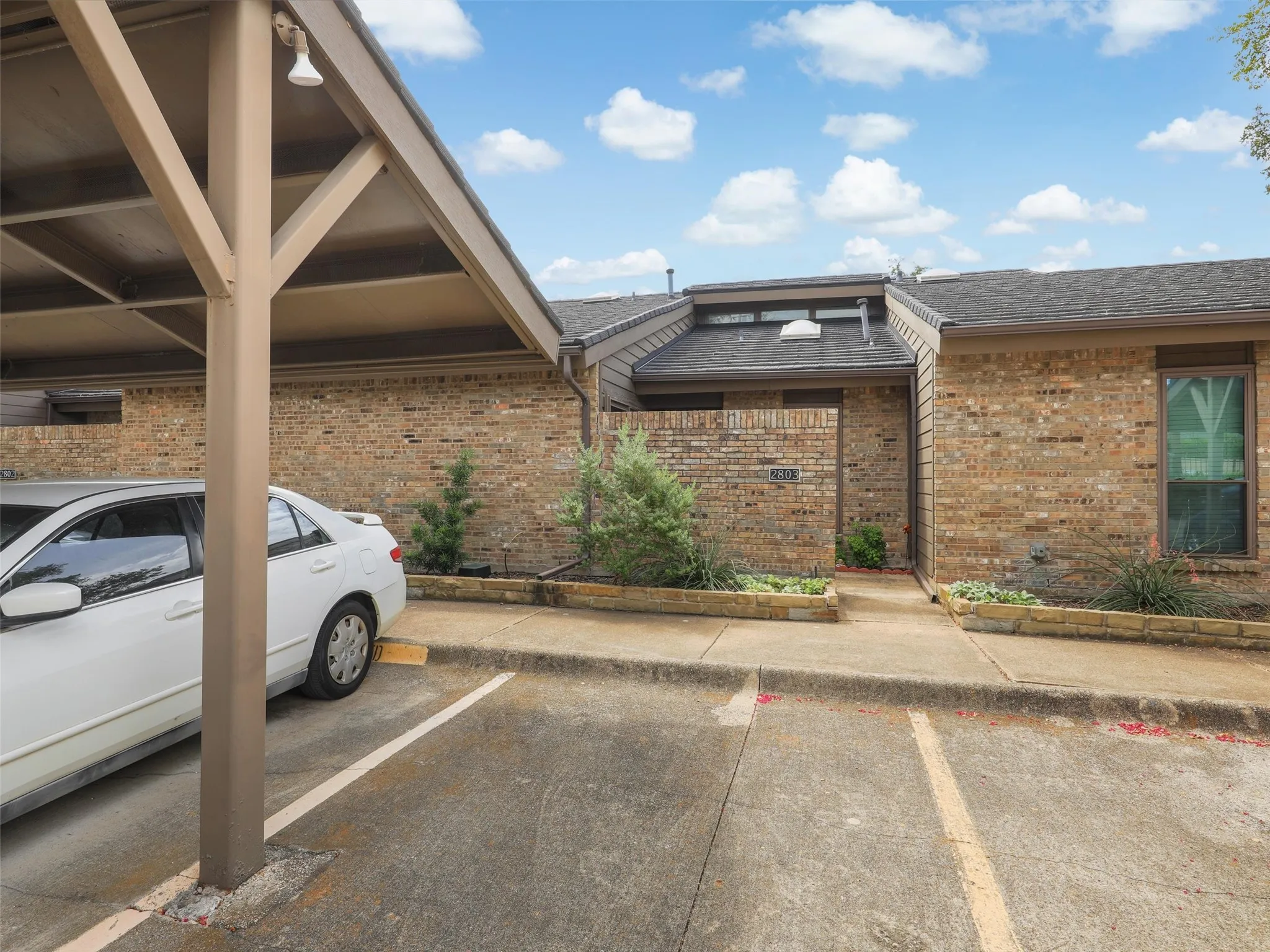 Condominium For Sale in Collin County , 2204 W Park Boulevard 2803, Plano, Texas 75075, 2 Bedroom, 2 Bathroom, Garage spaces, 1,037 Sqft, built in 1982, mls#21371021, Real Estate Agent in Plano, Homes For Sale in Collin county, Homes For Sale in Plano, Realtor in Plano Texas, Real Estate Brokerage Independent Realty Texas, Luminita Cordes Realtor