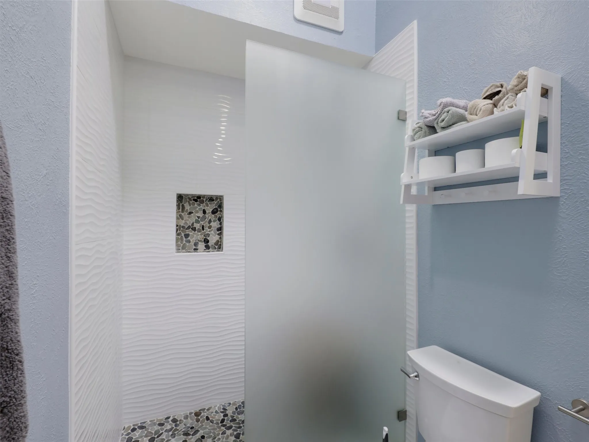 Condominium For Sale in Collin County , 2204 W Park Boulevard 2803, Plano, Texas 75075, 2 Bedroom, 2 Bathroom, Garage spaces, 1,037 Sqft, built in 1982, mls#21371021, Real Estate Agent in Plano, Homes For Sale in Collin county, Homes For Sale in Plano, Realtor in Plano Texas, Real Estate Brokerage Independent Realty Texas, Luminita Cordes Realtor