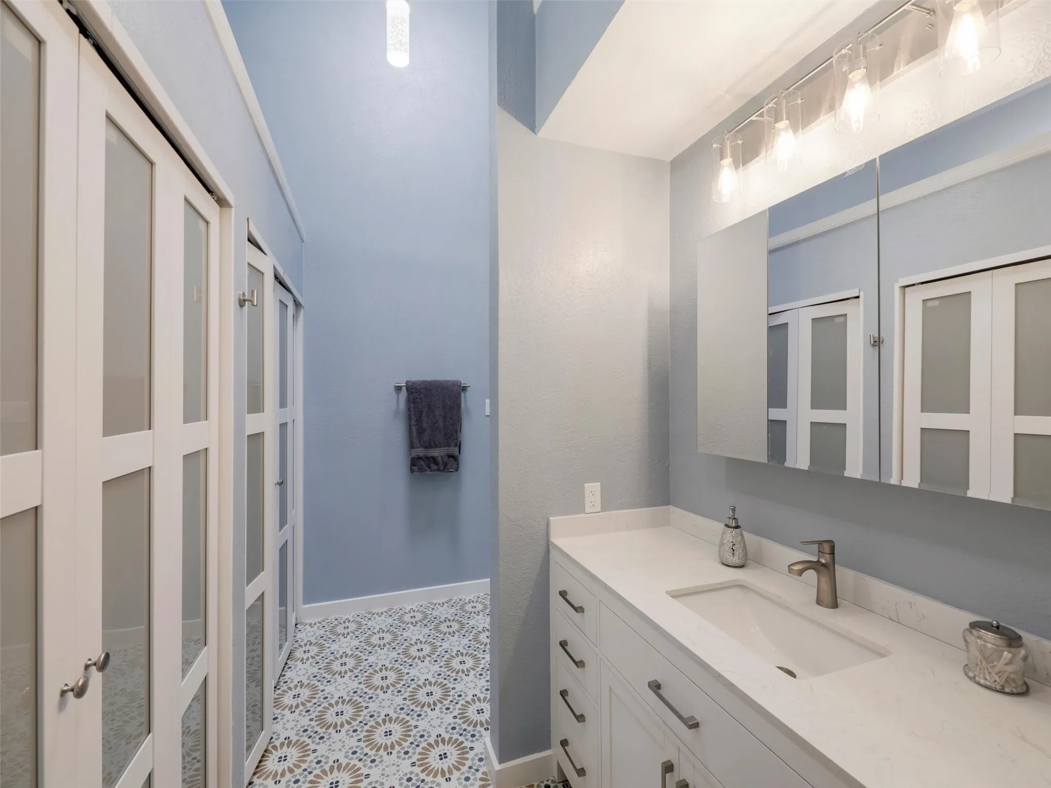 Condominium For Sale in Collin County , 2204 W Park Boulevard 2803, Plano, Texas 75075, 2 Bedroom, 2 Bathroom, Garage spaces, 1,037 Sqft, built in 1982, mls#21371021, Real Estate Agent in Plano, Homes For Sale in Collin county, Homes For Sale in Plano, Realtor in Plano Texas, Real Estate Brokerage Independent Realty Texas, Luminita Cordes Realtor