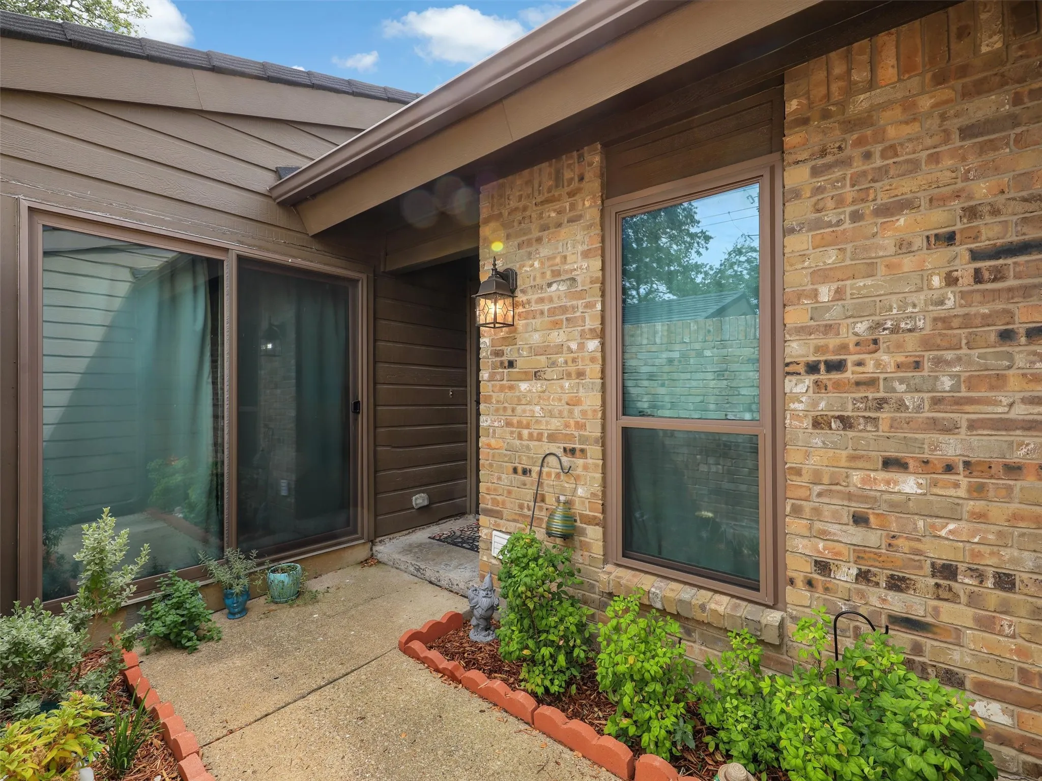 Condominium For Sale in Collin County , 2204 W Park Boulevard 2803, Plano, Texas 75075, 2 Bedroom, 2 Bathroom, Garage spaces, 1,037 Sqft, built in 1982, mls#21371021, Real Estate Agent in Plano, Homes For Sale in Collin county, Homes For Sale in Plano, Realtor in Plano Texas, Real Estate Brokerage Independent Realty Texas, Luminita Cordes Realtor