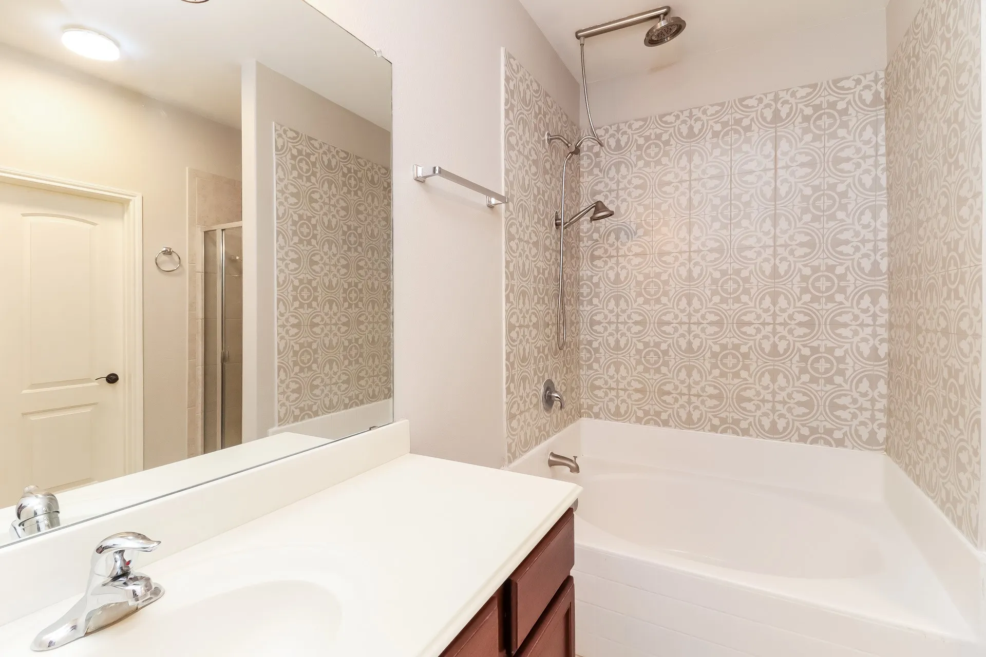 Single Family Residence For Rent in Tarrant County , 6205 Ryan Creek Road, Fort Worth, Texas 76179, 3 Bedroom, 2 Bathroom, 2 Garage spaces, 1,597 Sqft, built in 2015, mls#21371284, Real Estate Agent in Fort Worth, Homes For Rent in Tarrant county, Homes For Rent in Fort Worth, Realtor in Fort Worth Texas, Real Estate Brokerage Independent Realty Texas, Luminita Cordes Realtor