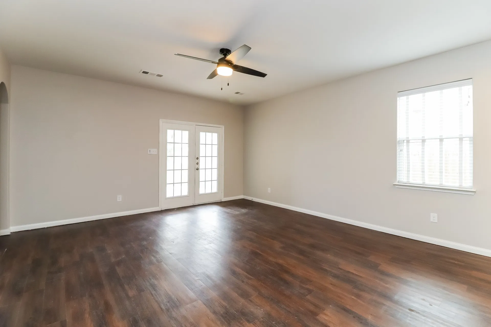 Single Family Residence For Rent in Tarrant County , 6205 Ryan Creek Road, Fort Worth, Texas 76179, 3 Bedroom, 2 Bathroom, 2 Garage spaces, 1,597 Sqft, built in 2015, mls#21371284, Real Estate Agent in Fort Worth, Homes For Rent in Tarrant county, Homes For Rent in Fort Worth, Realtor in Fort Worth Texas, Real Estate Brokerage Independent Realty Texas, Luminita Cordes Realtor