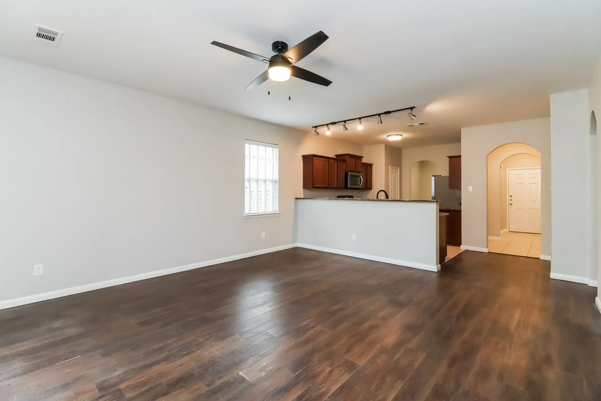 Single Family Residence For Rent in Tarrant County , 6205 Ryan Creek Road, Fort Worth, Texas 76179, 3 Bedroom, 2 Bathroom, 2 Garage spaces, 1,597 Sqft, built in 2015, mls#21371284, Real Estate Agent in Fort Worth, Homes For Rent in Tarrant county, Homes For Rent in Fort Worth, Realtor in Fort Worth Texas, Real Estate Brokerage Independent Realty Texas, Luminita Cordes Realtor