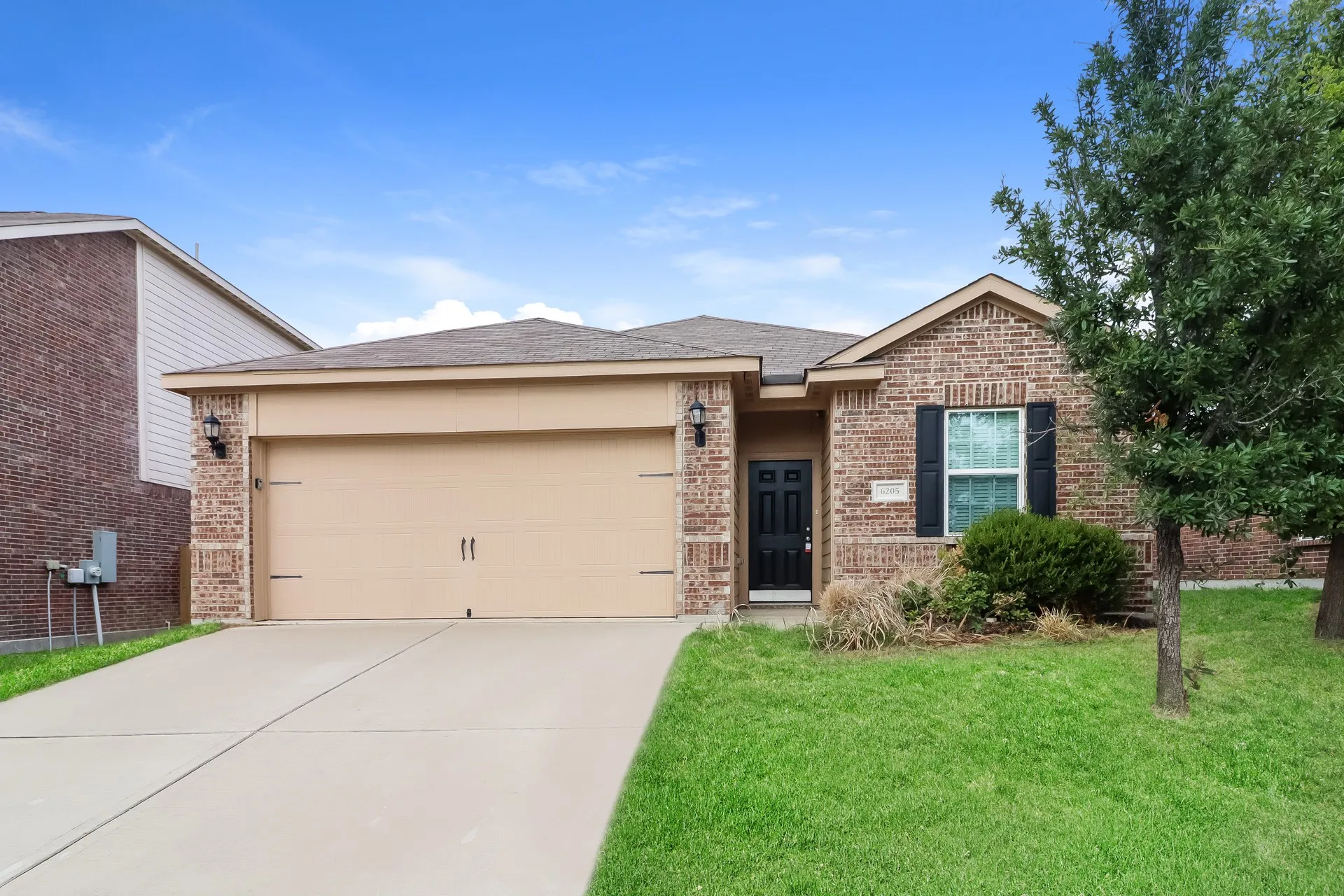 Single Family Residence For Rent in Tarrant County , 6205 Ryan Creek Road, Fort Worth, Texas 76179, 3 Bedroom, 2 Bathroom, 2 Garage spaces, 1,597 Sqft, built in 2015, mls#21371284, Real Estate Agent in Fort Worth, Homes For Rent in Tarrant county, Homes For Rent in Fort Worth, Realtor in Fort Worth Texas, Real Estate Brokerage Independent Realty Texas, Luminita Cordes Realtor