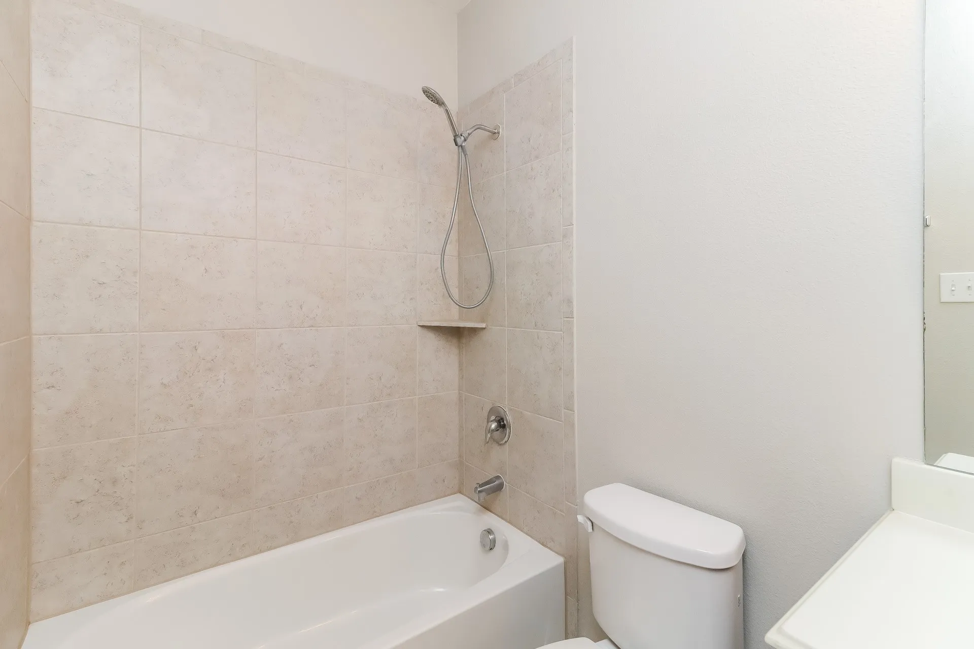 Single Family Residence For Rent in Tarrant County , 6205 Ryan Creek Road, Fort Worth, Texas 76179, 3 Bedroom, 2 Bathroom, 2 Garage spaces, 1,597 Sqft, built in 2015, mls#21371284, Real Estate Agent in Fort Worth, Homes For Rent in Tarrant county, Homes For Rent in Fort Worth, Realtor in Fort Worth Texas, Real Estate Brokerage Independent Realty Texas, Luminita Cordes Realtor