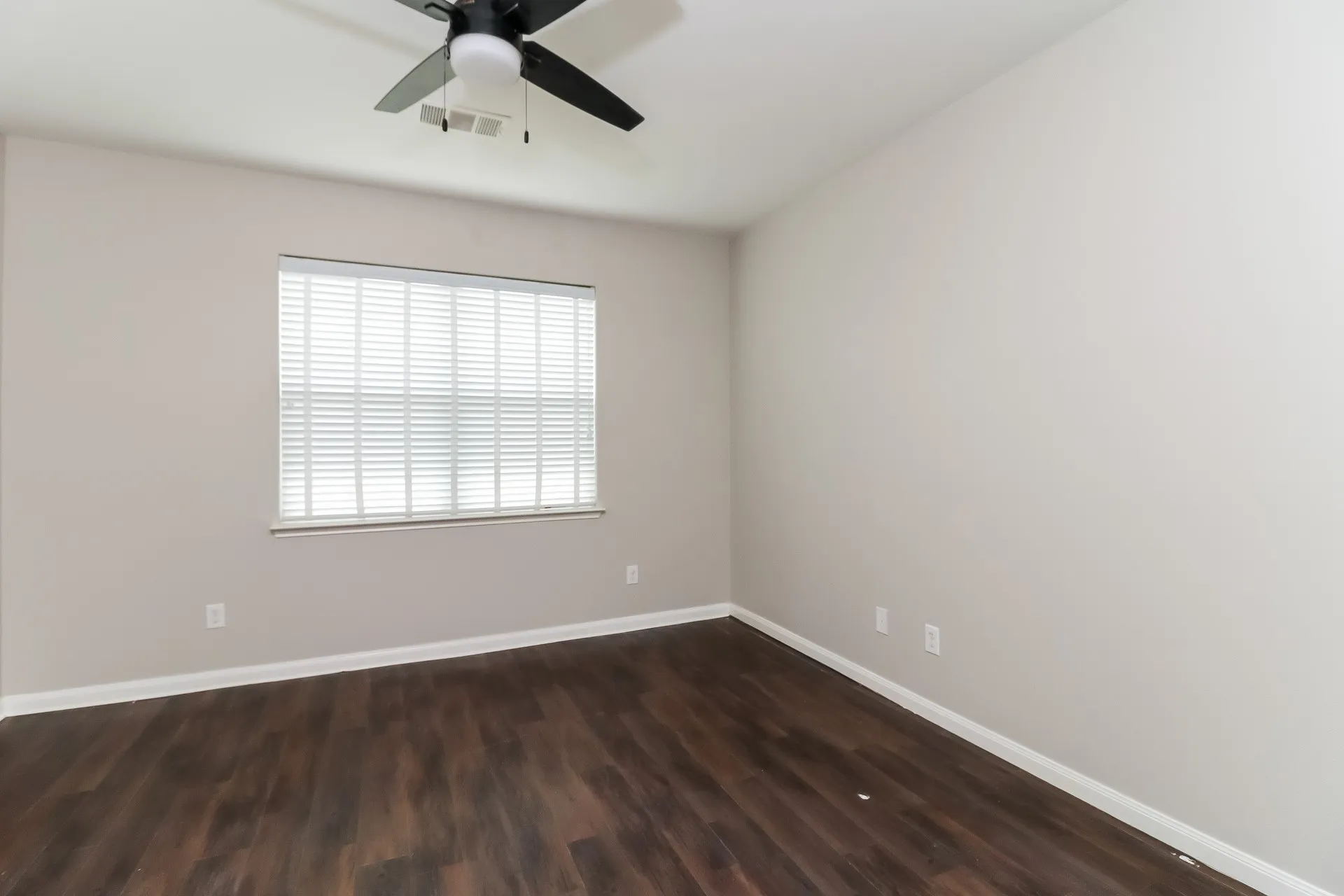 Single Family Residence For Rent in Tarrant County , 6205 Ryan Creek Road, Fort Worth, Texas 76179, 3 Bedroom, 2 Bathroom, 2 Garage spaces, 1,597 Sqft, built in 2015, mls#21371284, Real Estate Agent in Fort Worth, Homes For Rent in Tarrant county, Homes For Rent in Fort Worth, Realtor in Fort Worth Texas, Real Estate Brokerage Independent Realty Texas, Luminita Cordes Realtor