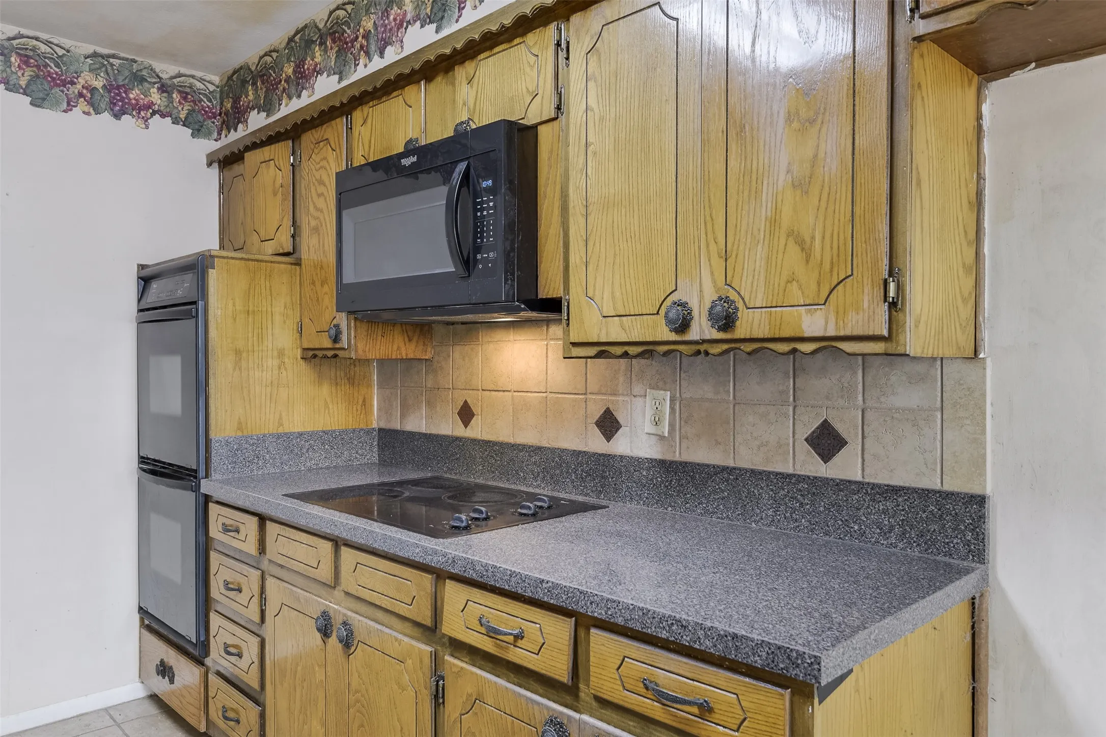 Single Family Residence For Sale in Ellis County , 102 Alamo Street, Waxahachie, Texas 75165, 3 Bedroom, 2 Bathroom, 2 Garage spaces, 1,304 Sqft, built in 1978, mls#21371211, Real Estate Agent in Waxahachie, Homes For Sale in Ellis county, Homes For Sale in Waxahachie, Realtor in Waxahachie Texas, Real Estate Brokerage Independent Realty Texas, Luminita Cordes Realtor