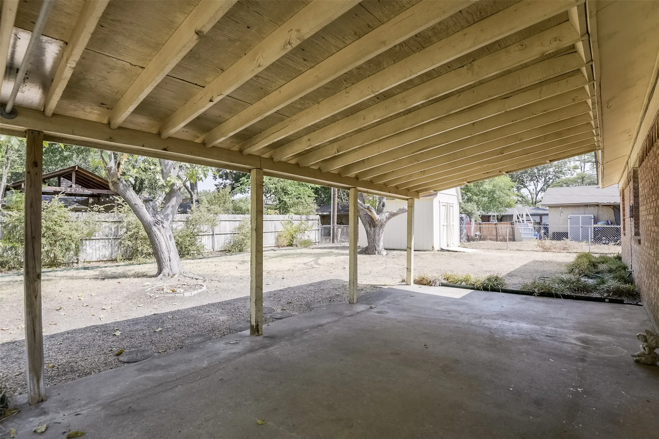 Single Family Residence For Sale in Ellis County , 102 Alamo Street, Waxahachie, Texas 75165, 3 Bedroom, 2 Bathroom, 2 Garage spaces, 1,304 Sqft, built in 1978, mls#21371211, Real Estate Agent in Waxahachie, Homes For Sale in Ellis county, Homes For Sale in Waxahachie, Realtor in Waxahachie Texas, Real Estate Brokerage Independent Realty Texas, Luminita Cordes Realtor