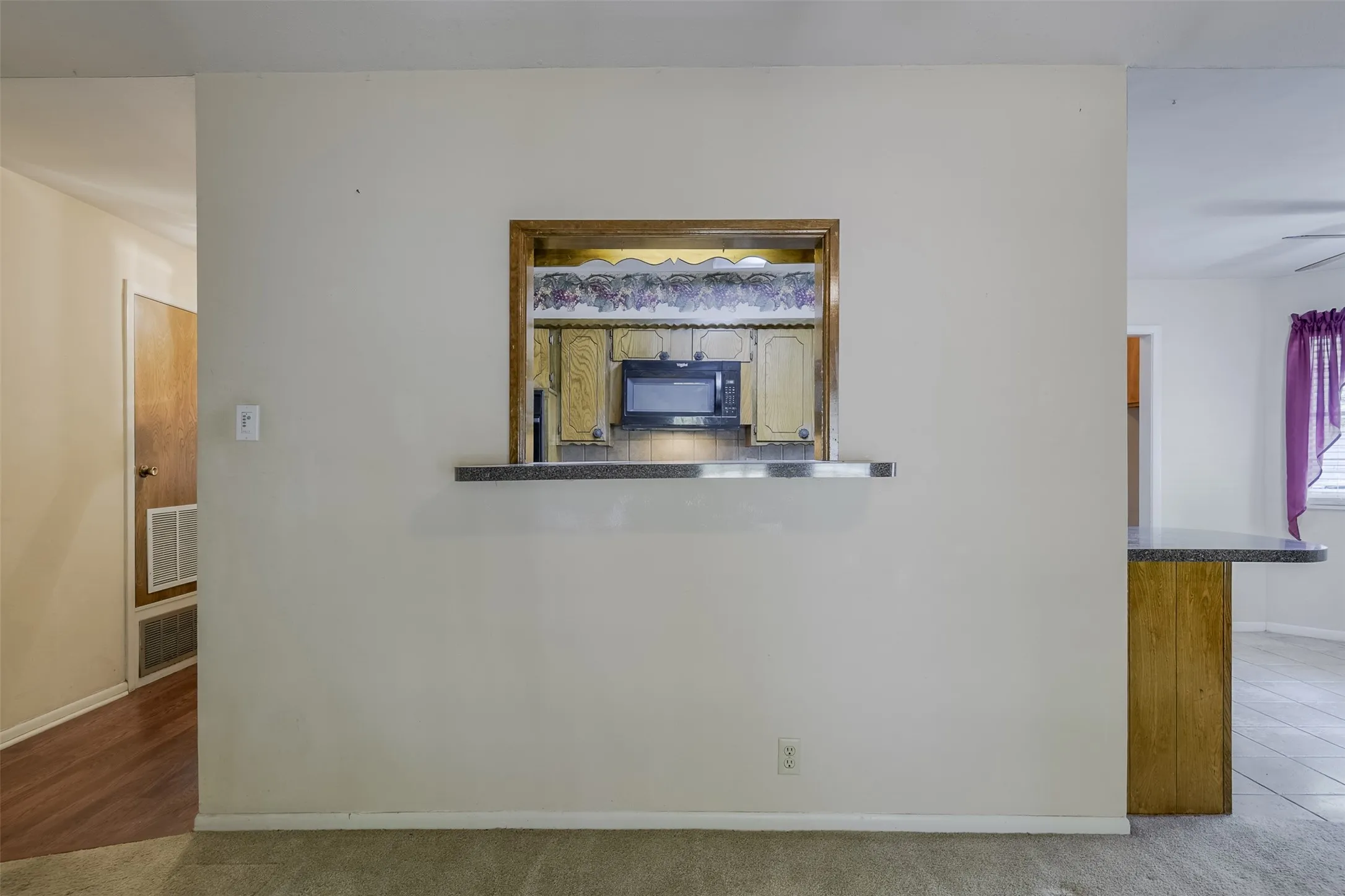 Single Family Residence For Sale in Ellis County , 102 Alamo Street, Waxahachie, Texas 75165, 3 Bedroom, 2 Bathroom, 2 Garage spaces, 1,304 Sqft, built in 1978, mls#21371211, Real Estate Agent in Waxahachie, Homes For Sale in Ellis county, Homes For Sale in Waxahachie, Realtor in Waxahachie Texas, Real Estate Brokerage Independent Realty Texas, Luminita Cordes Realtor