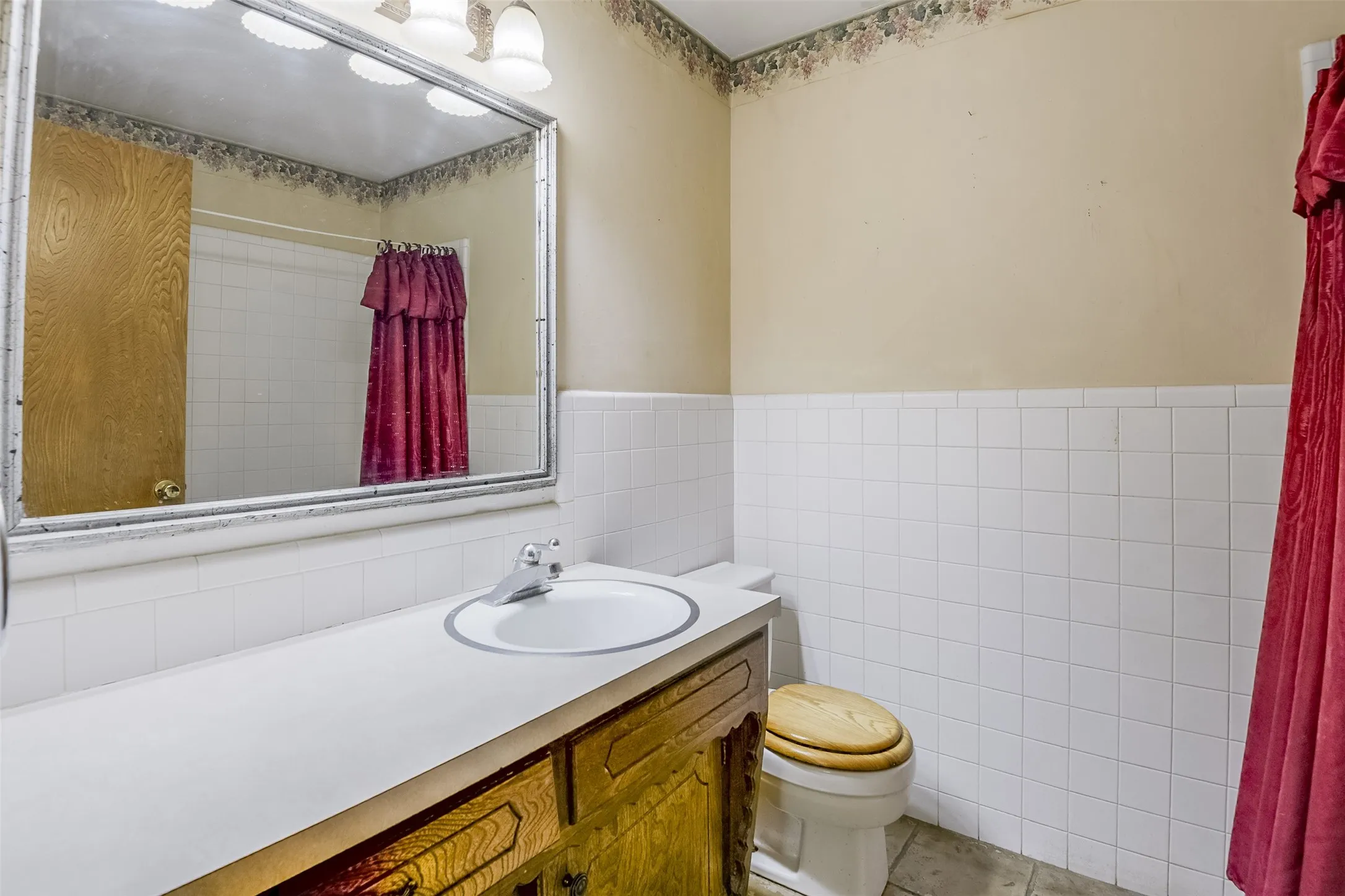 Single Family Residence For Sale in Ellis County , 102 Alamo Street, Waxahachie, Texas 75165, 3 Bedroom, 2 Bathroom, 2 Garage spaces, 1,304 Sqft, built in 1978, mls#21371211, Real Estate Agent in Waxahachie, Homes For Sale in Ellis county, Homes For Sale in Waxahachie, Realtor in Waxahachie Texas, Real Estate Brokerage Independent Realty Texas, Luminita Cordes Realtor