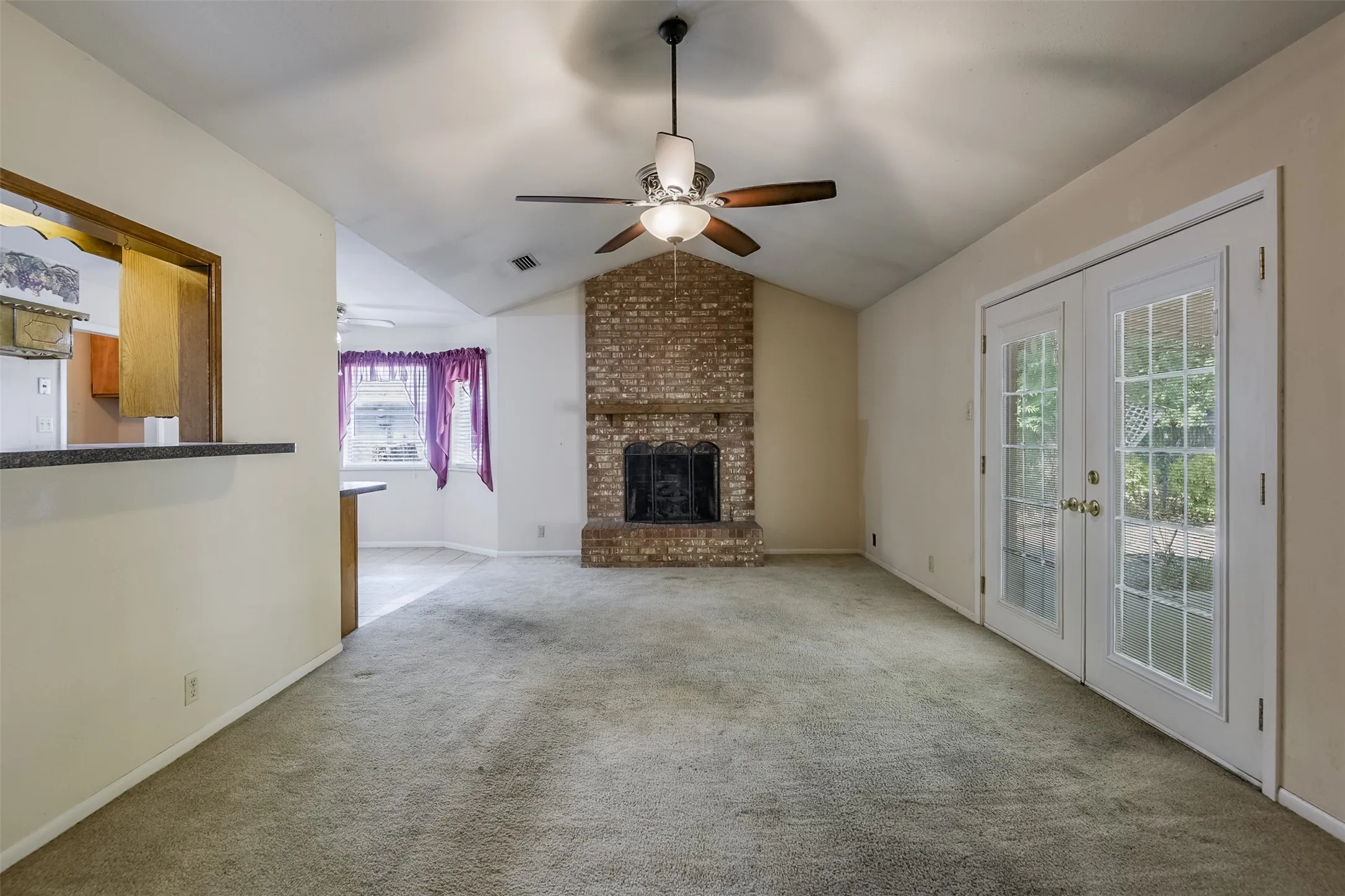 Single Family Residence For Sale in Ellis County , 102 Alamo Street, Waxahachie, Texas 75165, 3 Bedroom, 2 Bathroom, 2 Garage spaces, 1,304 Sqft, built in 1978, mls#21371211, Real Estate Agent in Waxahachie, Homes For Sale in Ellis county, Homes For Sale in Waxahachie, Realtor in Waxahachie Texas, Real Estate Brokerage Independent Realty Texas, Luminita Cordes Realtor