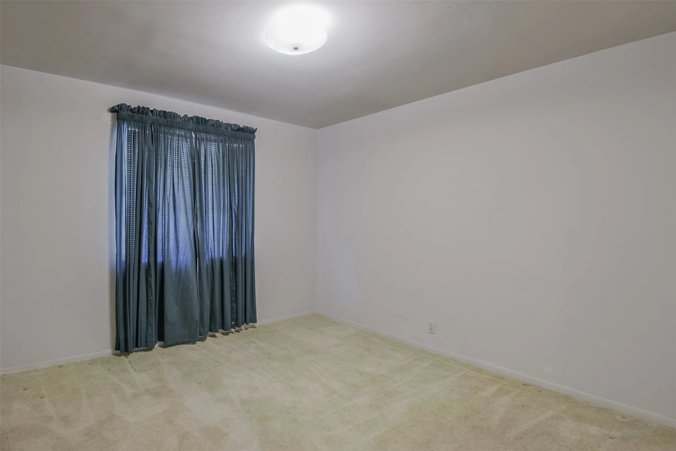 Single Family Residence For Sale in Ellis County , 102 Alamo Street, Waxahachie, Texas 75165, 3 Bedroom, 2 Bathroom, 2 Garage spaces, 1,304 Sqft, built in 1978, mls#21371211, Real Estate Agent in Waxahachie, Homes For Sale in Ellis county, Homes For Sale in Waxahachie, Realtor in Waxahachie Texas, Real Estate Brokerage Independent Realty Texas, Luminita Cordes Realtor
