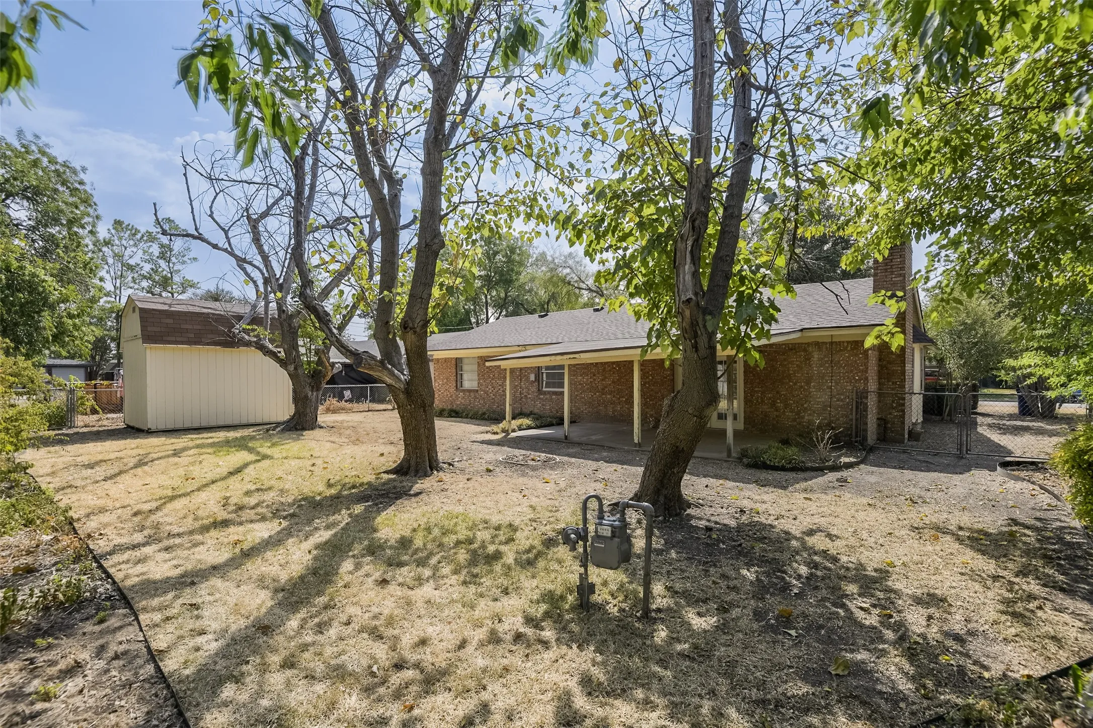 Single Family Residence For Sale in Ellis County , 102 Alamo Street, Waxahachie, Texas 75165, 3 Bedroom, 2 Bathroom, 2 Garage spaces, 1,304 Sqft, built in 1978, mls#21371211, Real Estate Agent in Waxahachie, Homes For Sale in Ellis county, Homes For Sale in Waxahachie, Realtor in Waxahachie Texas, Real Estate Brokerage Independent Realty Texas, Luminita Cordes Realtor
