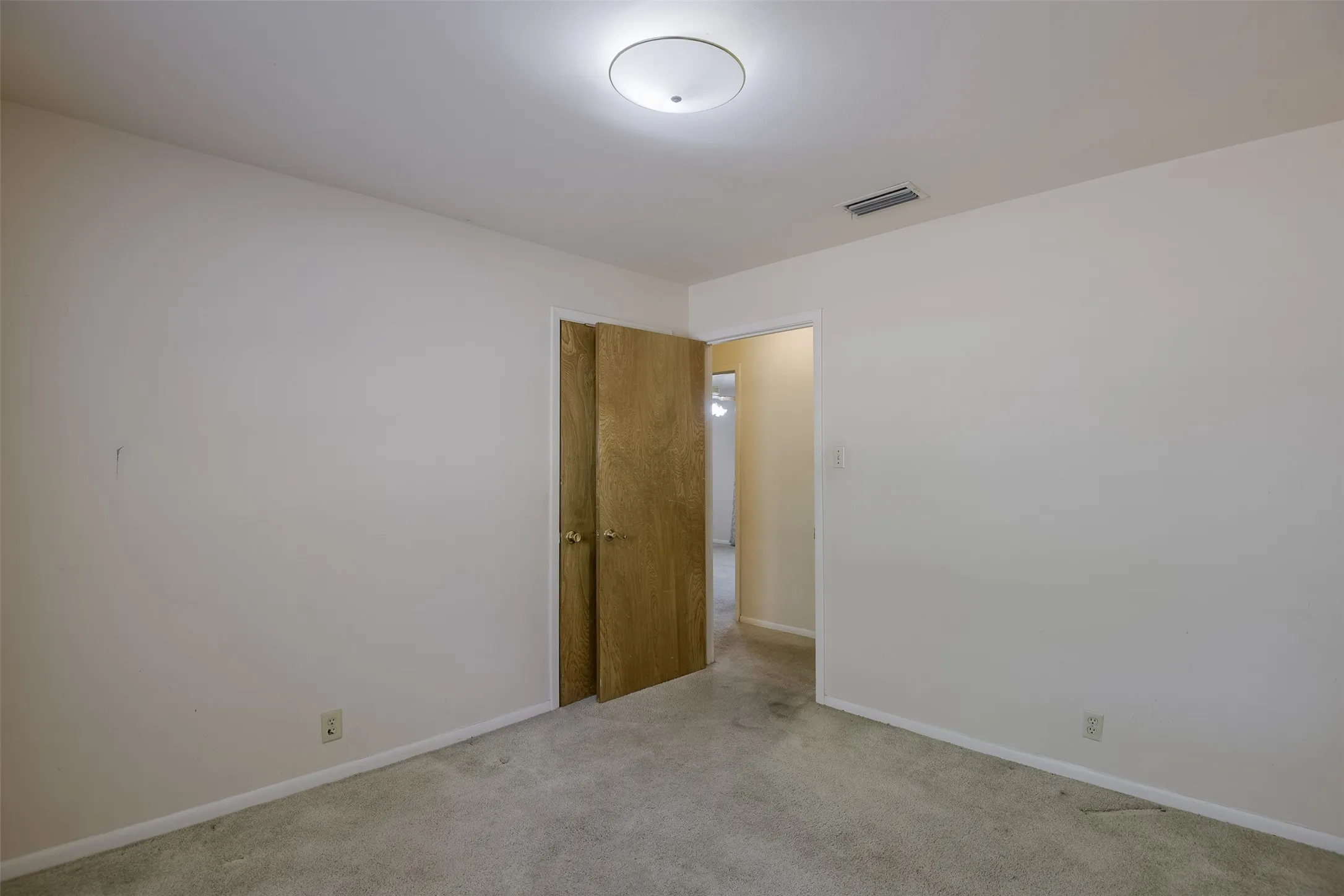 Single Family Residence For Sale in Ellis County , 102 Alamo Street, Waxahachie, Texas 75165, 3 Bedroom, 2 Bathroom, 2 Garage spaces, 1,304 Sqft, built in 1978, mls#21371211, Real Estate Agent in Waxahachie, Homes For Sale in Ellis county, Homes For Sale in Waxahachie, Realtor in Waxahachie Texas, Real Estate Brokerage Independent Realty Texas, Luminita Cordes Realtor