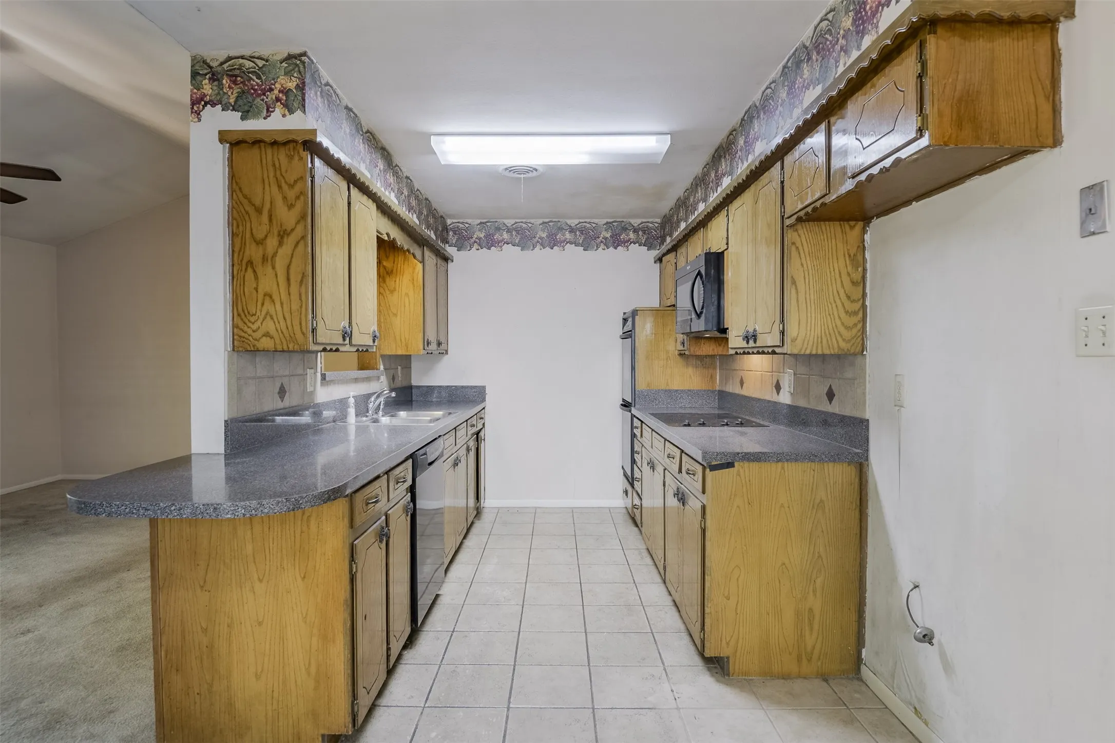 Single Family Residence For Sale in Ellis County , 102 Alamo Street, Waxahachie, Texas 75165, 3 Bedroom, 2 Bathroom, 2 Garage spaces, 1,304 Sqft, built in 1978, mls#21371211, Real Estate Agent in Waxahachie, Homes For Sale in Ellis county, Homes For Sale in Waxahachie, Realtor in Waxahachie Texas, Real Estate Brokerage Independent Realty Texas, Luminita Cordes Realtor