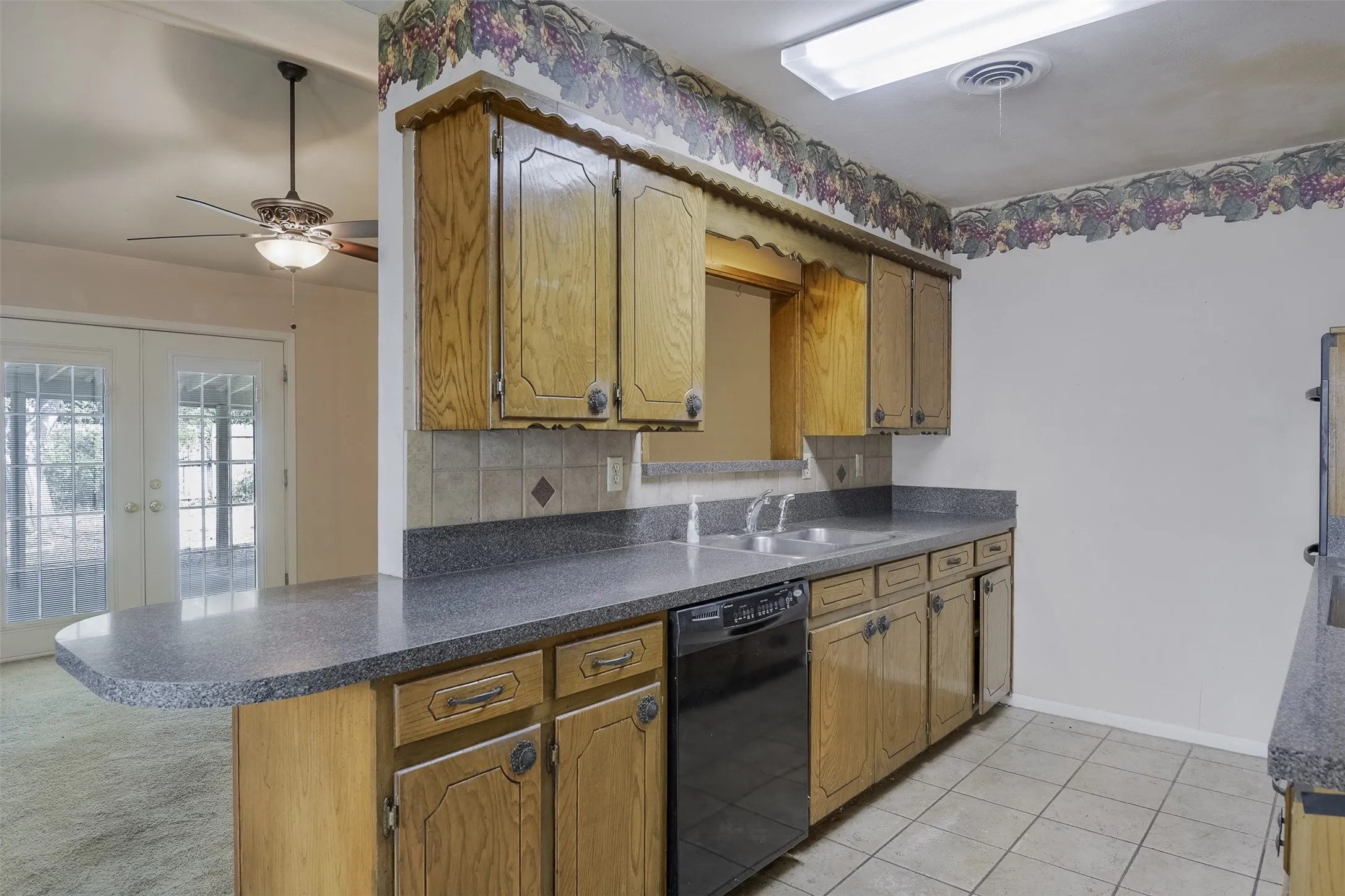 Single Family Residence For Sale in Ellis County , 102 Alamo Street, Waxahachie, Texas 75165, 3 Bedroom, 2 Bathroom, 2 Garage spaces, 1,304 Sqft, built in 1978, mls#21371211, Real Estate Agent in Waxahachie, Homes For Sale in Ellis county, Homes For Sale in Waxahachie, Realtor in Waxahachie Texas, Real Estate Brokerage Independent Realty Texas, Luminita Cordes Realtor