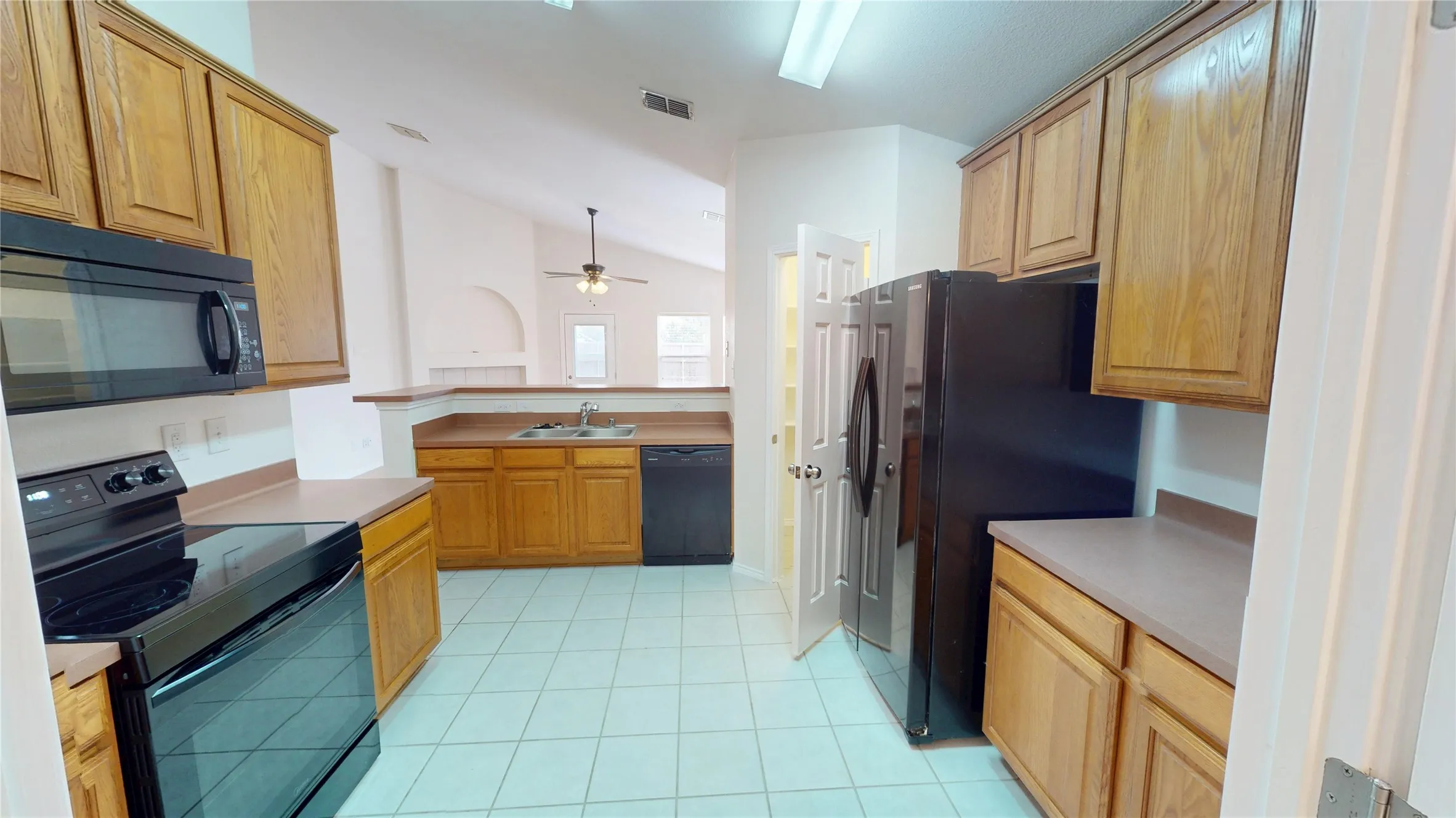 Single Family Residence For Sale in Collin County , 1545 Outerbridge Drive, Allen, Texas 75002, 3 Bedroom, 2 Bathroom, 2 Garage spaces, 1,741 Sqft, built in 2003, mls#21369436, Real Estate Agent in Allen, Homes For Sale in Collin county, Homes For Sale in Allen, Realtor in Allen Texas, Real Estate Brokerage Independent Realty Texas, Luminita Cordes Realtor