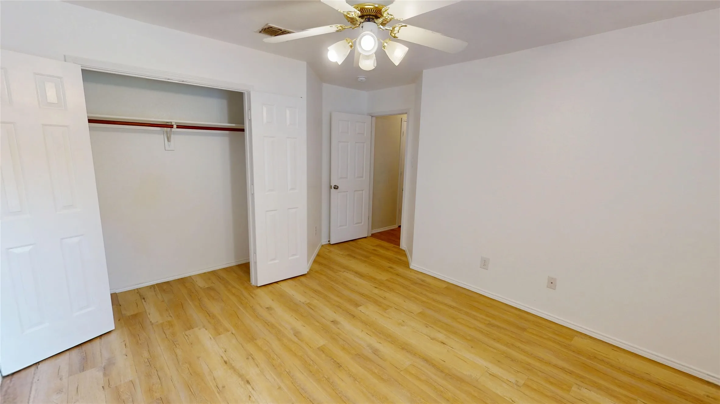 Single Family Residence For Sale in Collin County , 1545 Outerbridge Drive, Allen, Texas 75002, 3 Bedroom, 2 Bathroom, 2 Garage spaces, 1,741 Sqft, built in 2003, mls#21369436, Real Estate Agent in Allen, Homes For Sale in Collin county, Homes For Sale in Allen, Realtor in Allen Texas, Real Estate Brokerage Independent Realty Texas, Luminita Cordes Realtor
