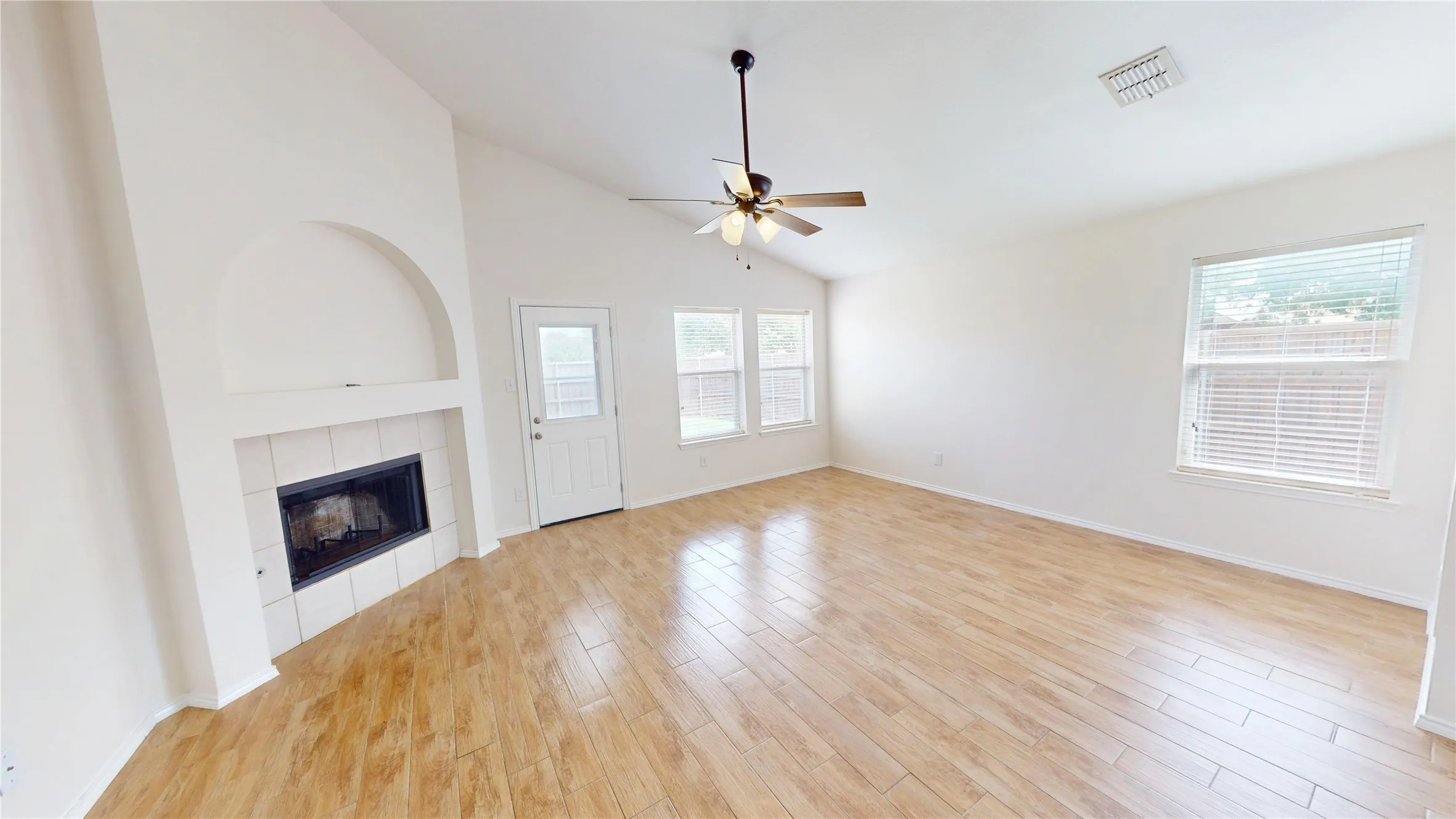 Single Family Residence For Sale in Collin County , 1545 Outerbridge Drive, Allen, Texas 75002, 3 Bedroom, 2 Bathroom, 2 Garage spaces, 1,741 Sqft, built in 2003, mls#21369436, Real Estate Agent in Allen, Homes For Sale in Collin county, Homes For Sale in Allen, Realtor in Allen Texas, Real Estate Brokerage Independent Realty Texas, Luminita Cordes Realtor