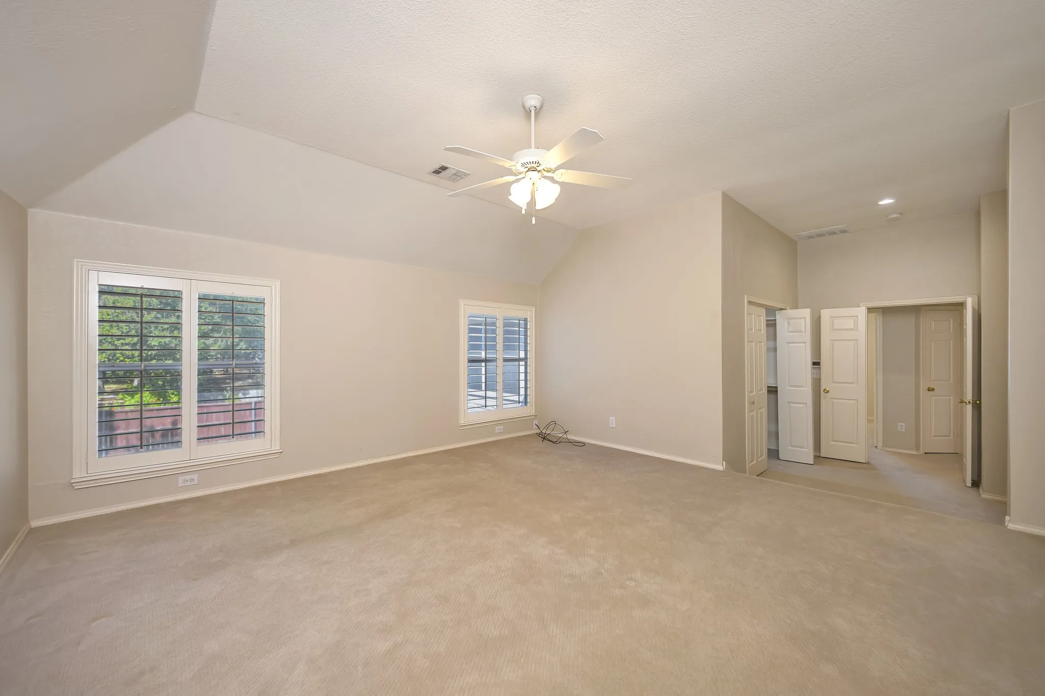Vaulted ceiling with an integrated ceiling fan and light fixture