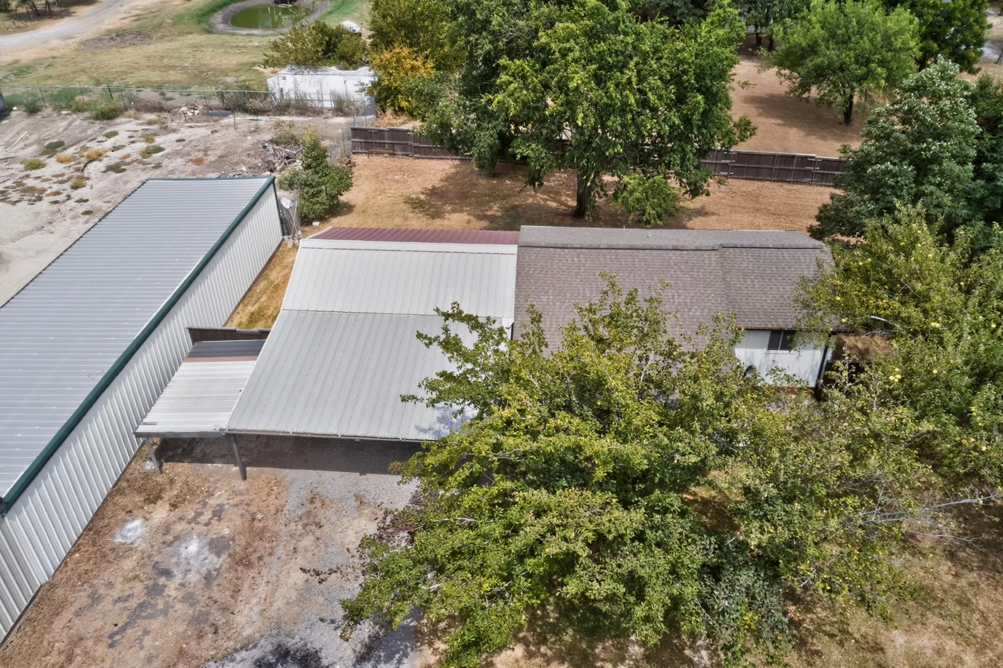 Single Family Residence For Sale in Hunt County , 6138 W Interstate 30, Royse City, Texas 75189, 2 Bedroom, 1 Bathroom, 2 Garage spaces, 792 Sqft, built in 1978, mls#21369192, Real Estate Agent in Royse City, Homes For Sale in Hunt county, Homes For Sale in Royse City, Realtor in Royse City Texas, Real Estate Brokerage Independent Realty Texas, Luminita Cordes Realtor