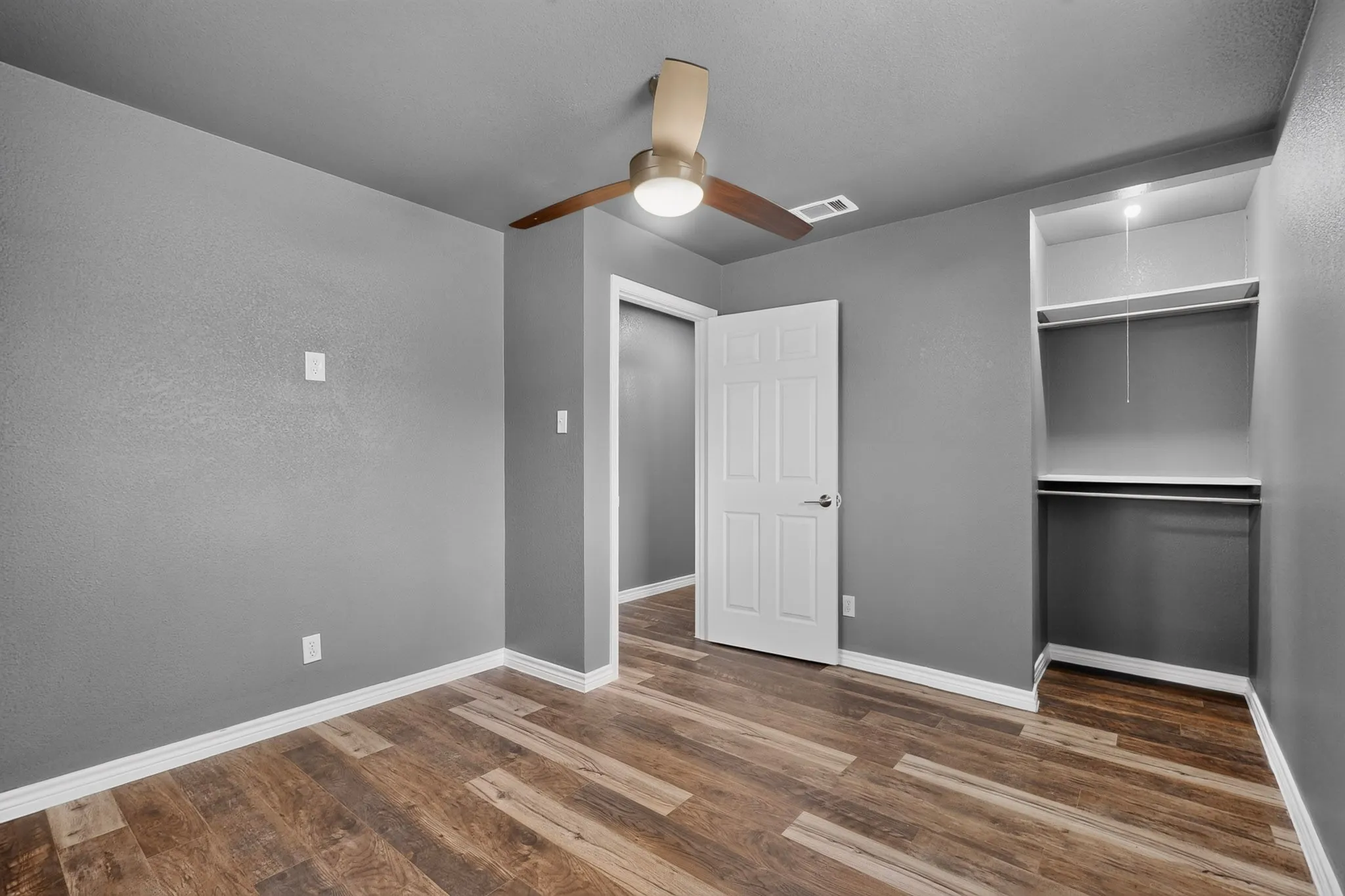Single Family Residence For Sale in Hunt County , 6138 W Interstate 30, Royse City, Texas 75189, 2 Bedroom, 1 Bathroom, 2 Garage spaces, 792 Sqft, built in 1978, mls#21369192, Real Estate Agent in Royse City, Homes For Sale in Hunt county, Homes For Sale in Royse City, Realtor in Royse City Texas, Real Estate Brokerage Independent Realty Texas, Luminita Cordes Realtor