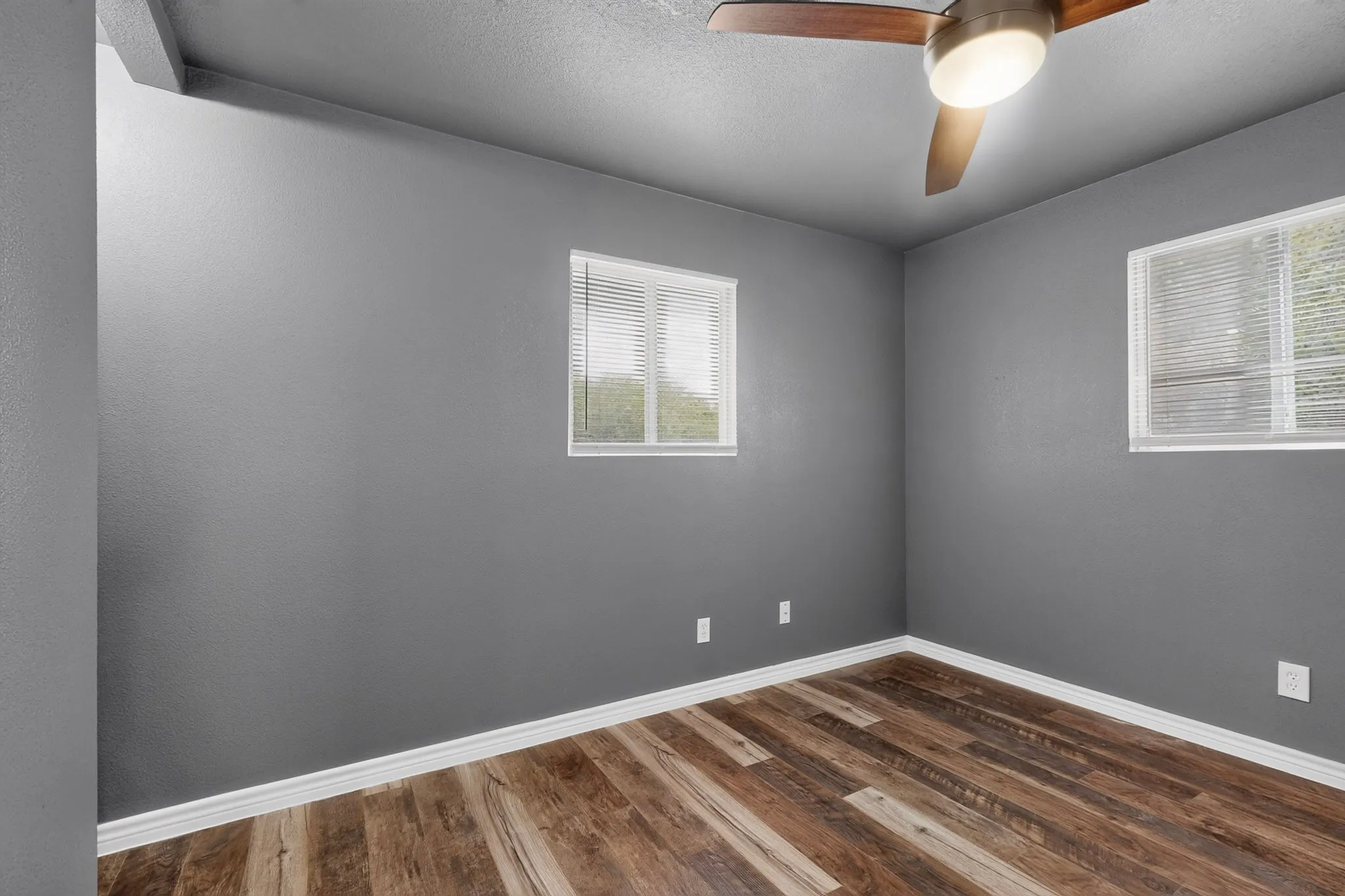 Single Family Residence For Sale in Hunt County , 6138 W Interstate 30, Royse City, Texas 75189, 2 Bedroom, 1 Bathroom, 2 Garage spaces, 792 Sqft, built in 1978, mls#21369192, Real Estate Agent in Royse City, Homes For Sale in Hunt county, Homes For Sale in Royse City, Realtor in Royse City Texas, Real Estate Brokerage Independent Realty Texas, Luminita Cordes Realtor