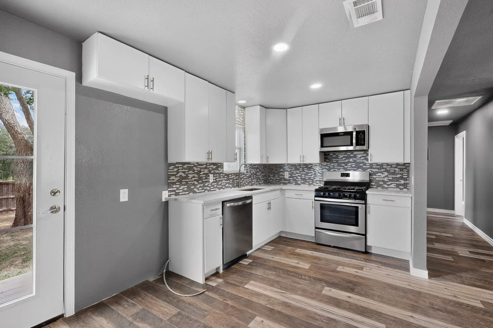 Single Family Residence For Sale in Hunt County , 6138 W Interstate 30, Royse City, Texas 75189, 2 Bedroom, 1 Bathroom, 2 Garage spaces, 792 Sqft, built in 1978, mls#21369192, Real Estate Agent in Royse City, Homes For Sale in Hunt county, Homes For Sale in Royse City, Realtor in Royse City Texas, Real Estate Brokerage Independent Realty Texas, Luminita Cordes Realtor