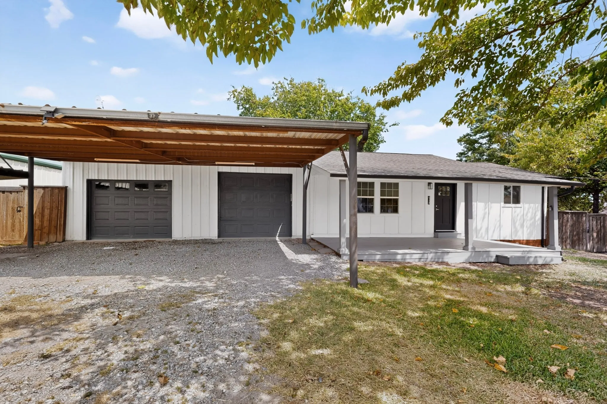 Single Family Residence For Sale in Hunt County , 6138 W Interstate 30, Royse City, Texas 75189, 2 Bedroom, 1 Bathroom, 2 Garage spaces, 792 Sqft, built in 1978, mls#21369192, Real Estate Agent in Royse City, Homes For Sale in Hunt county, Homes For Sale in Royse City, Realtor in Royse City Texas, Real Estate Brokerage Independent Realty Texas, Luminita Cordes Realtor