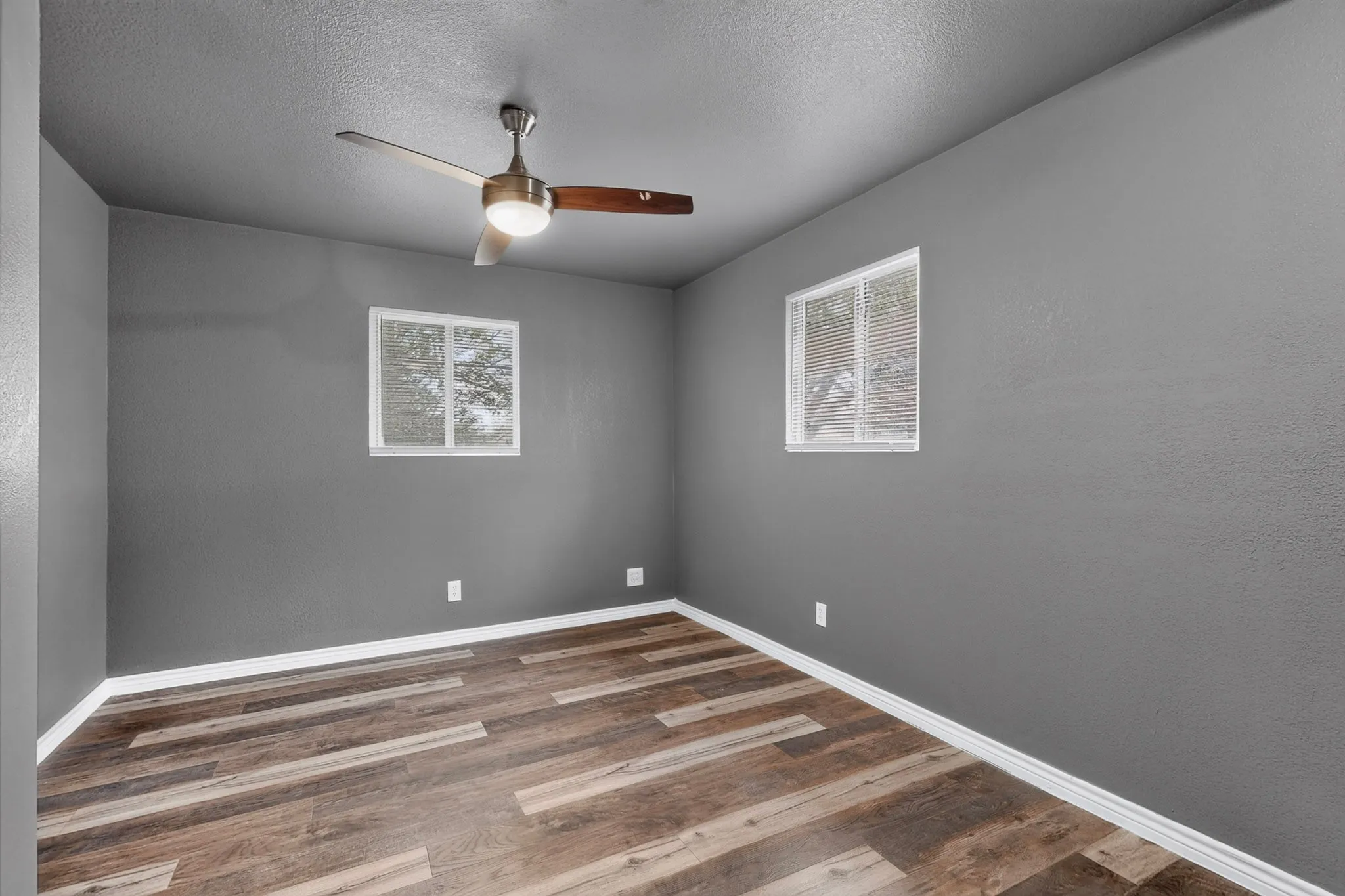 Single Family Residence For Sale in Hunt County , 6138 W Interstate 30, Royse City, Texas 75189, 2 Bedroom, 1 Bathroom, 2 Garage spaces, 792 Sqft, built in 1978, mls#21369192, Real Estate Agent in Royse City, Homes For Sale in Hunt county, Homes For Sale in Royse City, Realtor in Royse City Texas, Real Estate Brokerage Independent Realty Texas, Luminita Cordes Realtor