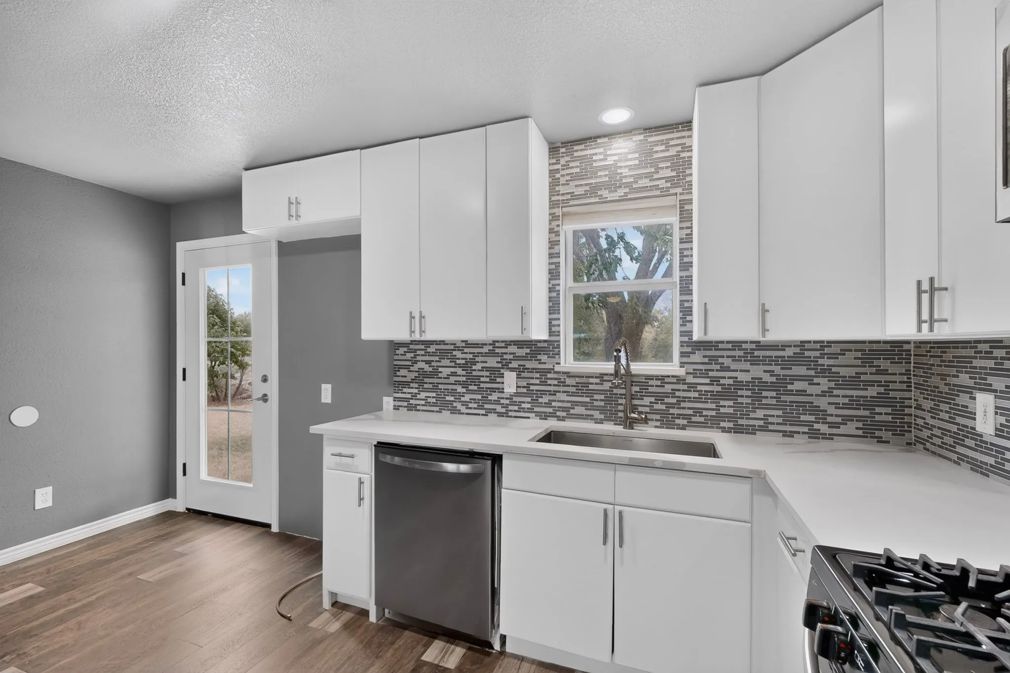 Single Family Residence For Sale in Hunt County , 6138 W Interstate 30, Royse City, Texas 75189, 2 Bedroom, 1 Bathroom, 2 Garage spaces, 792 Sqft, built in 1978, mls#21369192, Real Estate Agent in Royse City, Homes For Sale in Hunt county, Homes For Sale in Royse City, Realtor in Royse City Texas, Real Estate Brokerage Independent Realty Texas, Luminita Cordes Realtor