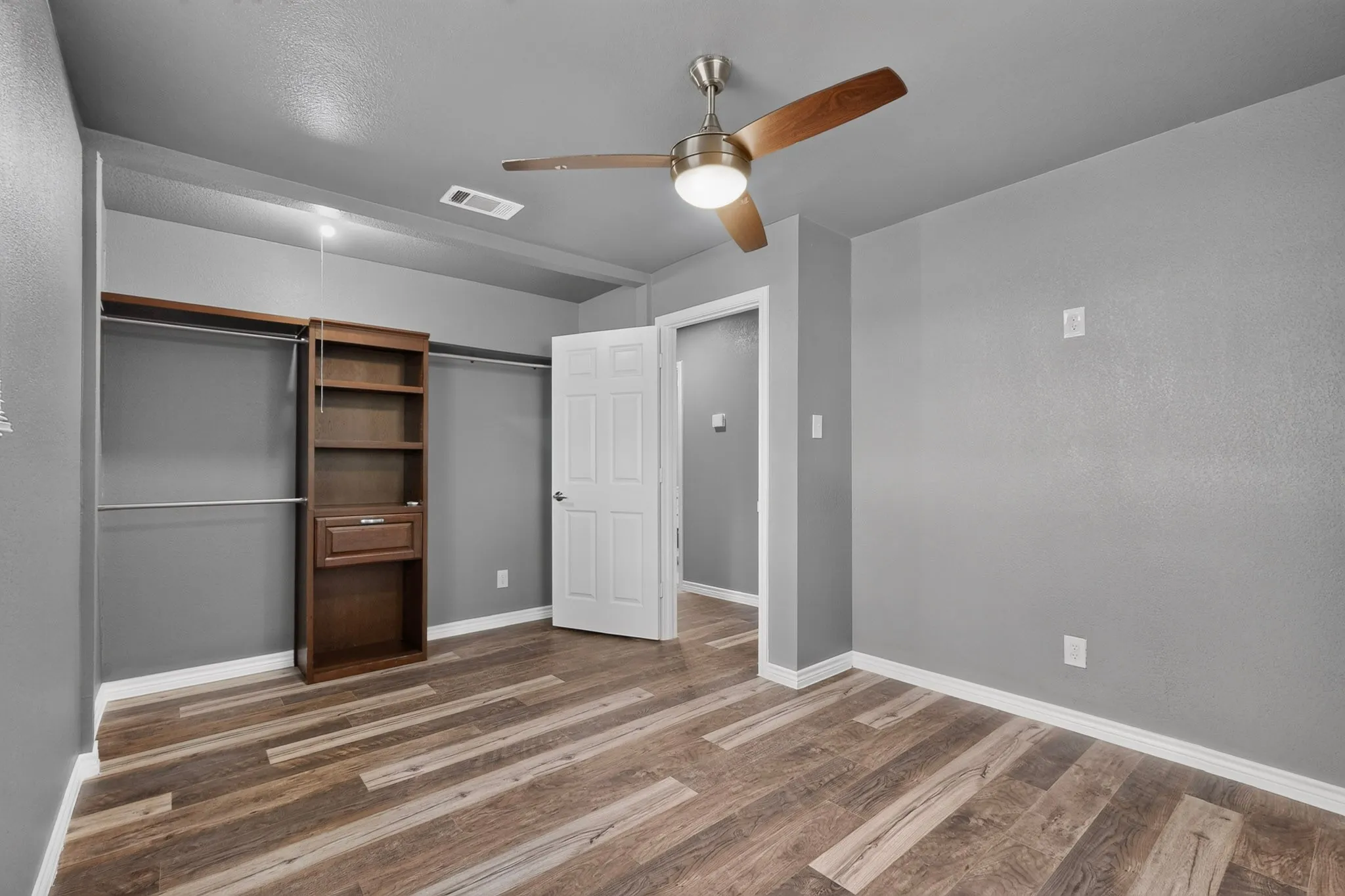 Single Family Residence For Sale in Hunt County , 6138 W Interstate 30, Royse City, Texas 75189, 2 Bedroom, 1 Bathroom, 2 Garage spaces, 792 Sqft, built in 1978, mls#21369192, Real Estate Agent in Royse City, Homes For Sale in Hunt county, Homes For Sale in Royse City, Realtor in Royse City Texas, Real Estate Brokerage Independent Realty Texas, Luminita Cordes Realtor