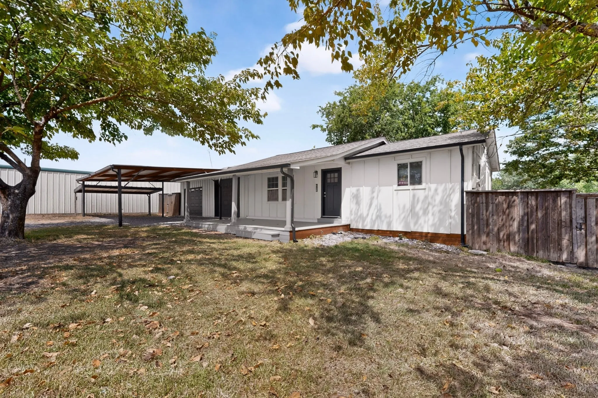 Single Family Residence For Sale in Hunt County , 6138 W Interstate 30, Royse City, Texas 75189, 2 Bedroom, 1 Bathroom, 2 Garage spaces, 792 Sqft, built in 1978, mls#21369192, Real Estate Agent in Royse City, Homes For Sale in Hunt county, Homes For Sale in Royse City, Realtor in Royse City Texas, Real Estate Brokerage Independent Realty Texas, Luminita Cordes Realtor