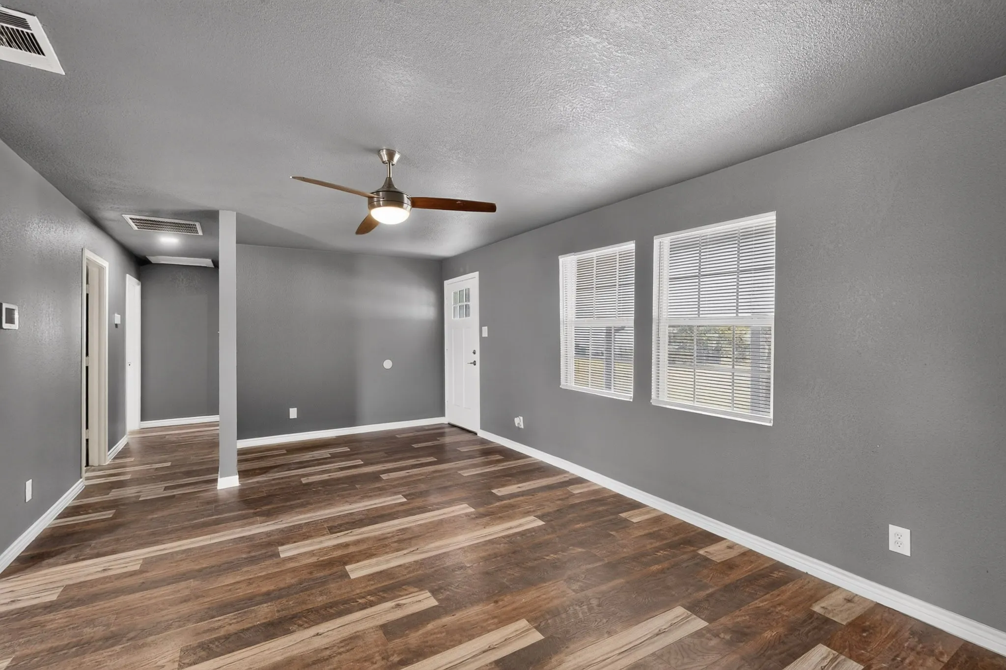 Single Family Residence For Sale in Hunt County , 6138 W Interstate 30, Royse City, Texas 75189, 2 Bedroom, 1 Bathroom, 2 Garage spaces, 792 Sqft, built in 1978, mls#21369192, Real Estate Agent in Royse City, Homes For Sale in Hunt county, Homes For Sale in Royse City, Realtor in Royse City Texas, Real Estate Brokerage Independent Realty Texas, Luminita Cordes Realtor