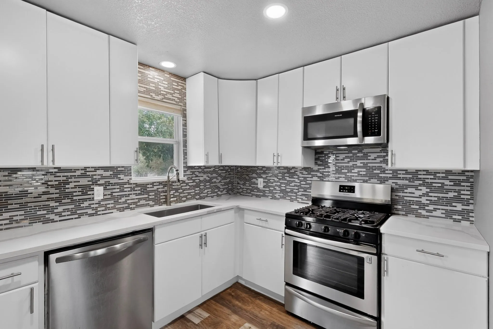 Single Family Residence For Sale in Hunt County , 6138 W Interstate 30, Royse City, Texas 75189, 2 Bedroom, 1 Bathroom, 2 Garage spaces, 792 Sqft, built in 1978, mls#21369192, Real Estate Agent in Royse City, Homes For Sale in Hunt county, Homes For Sale in Royse City, Realtor in Royse City Texas, Real Estate Brokerage Independent Realty Texas, Luminita Cordes Realtor