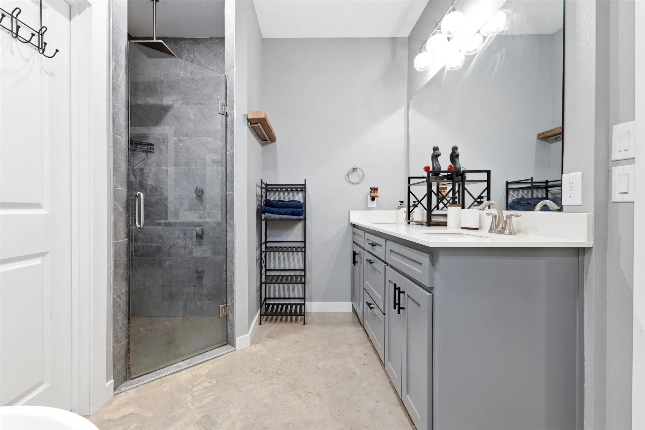 Single Family Residence For Sale in Ellis County , 770 Section House Road, Ennis, Texas 75119, 4 Bedroom, 3 Bathroom, Garage spaces, 1,845 Sqft, built in 2024, mls#21370667, Real Estate Agent in Ennis, Homes For Sale in Ellis county, Homes For Sale in Ennis, Realtor in Ennis Texas, Real Estate Brokerage Independent Realty Texas, Luminita Cordes Realtor