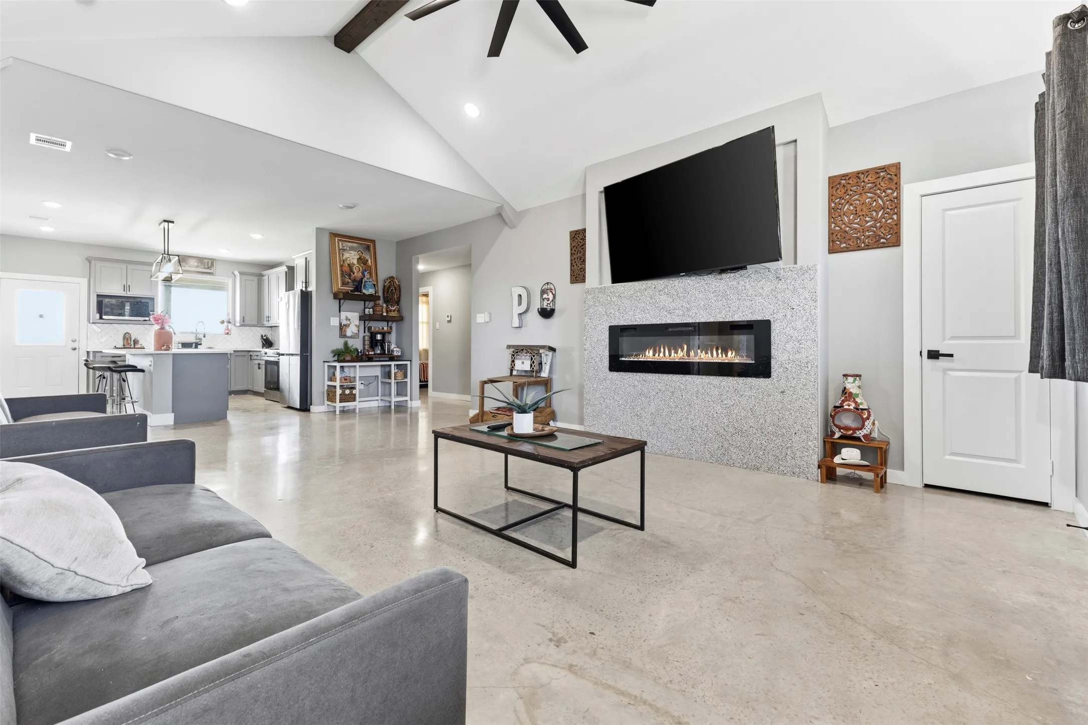 Single Family Residence For Sale in Ellis County , 770 Section House Road, Ennis, Texas 75119, 4 Bedroom, 3 Bathroom, Garage spaces, 1,845 Sqft, built in 2024, mls#21370667, Real Estate Agent in Ennis, Homes For Sale in Ellis county, Homes For Sale in Ennis, Realtor in Ennis Texas, Real Estate Brokerage Independent Realty Texas, Luminita Cordes Realtor