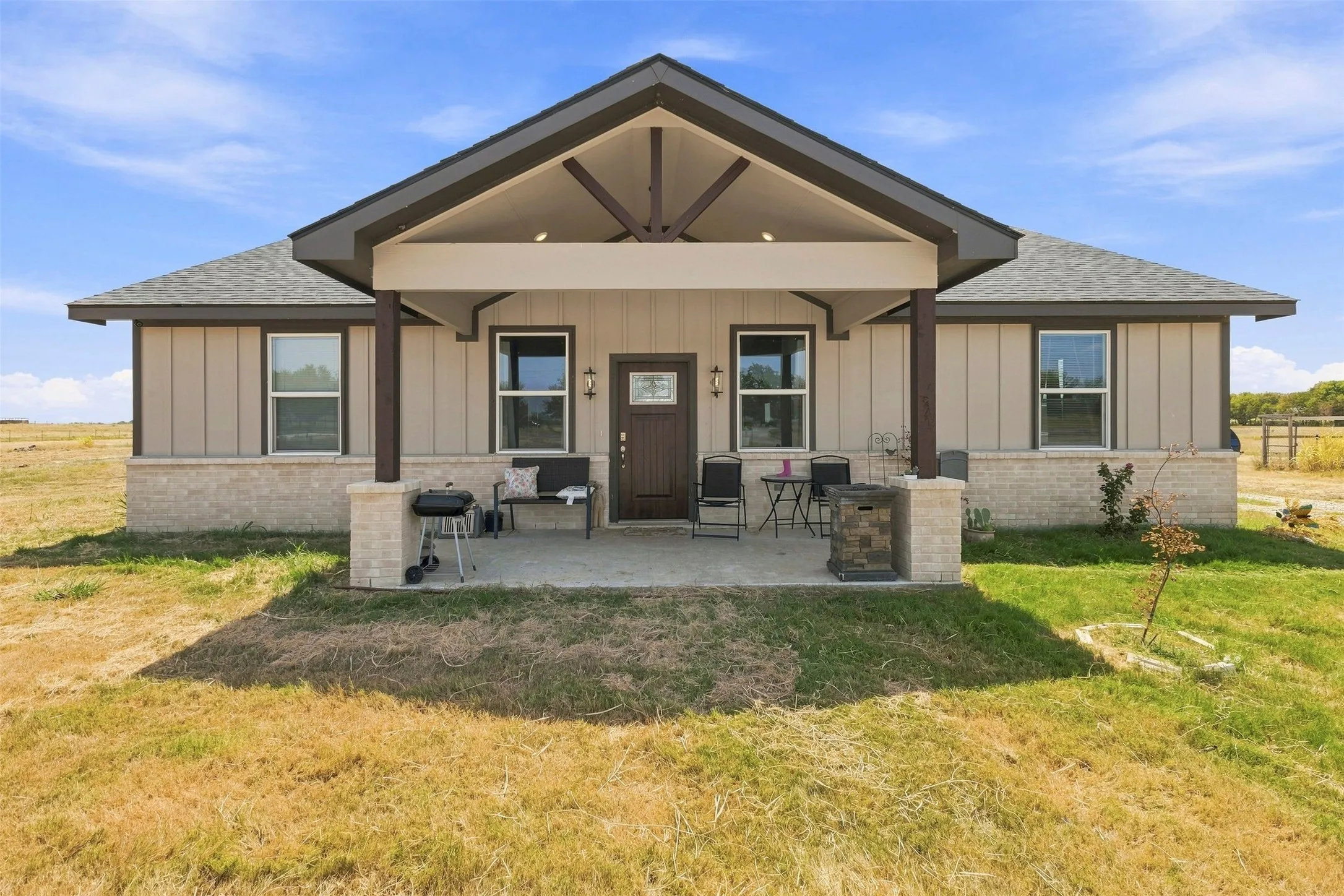 Single Family Residence For Sale in Ellis County , 770 Section House Road, Ennis, Texas 75119, 4 Bedroom, 3 Bathroom, Garage spaces, 1,845 Sqft, built in 2024, mls#21370667, Real Estate Agent in Ennis, Homes For Sale in Ellis county, Homes For Sale in Ennis, Realtor in Ennis Texas, Real Estate Brokerage Independent Realty Texas, Luminita Cordes Realtor