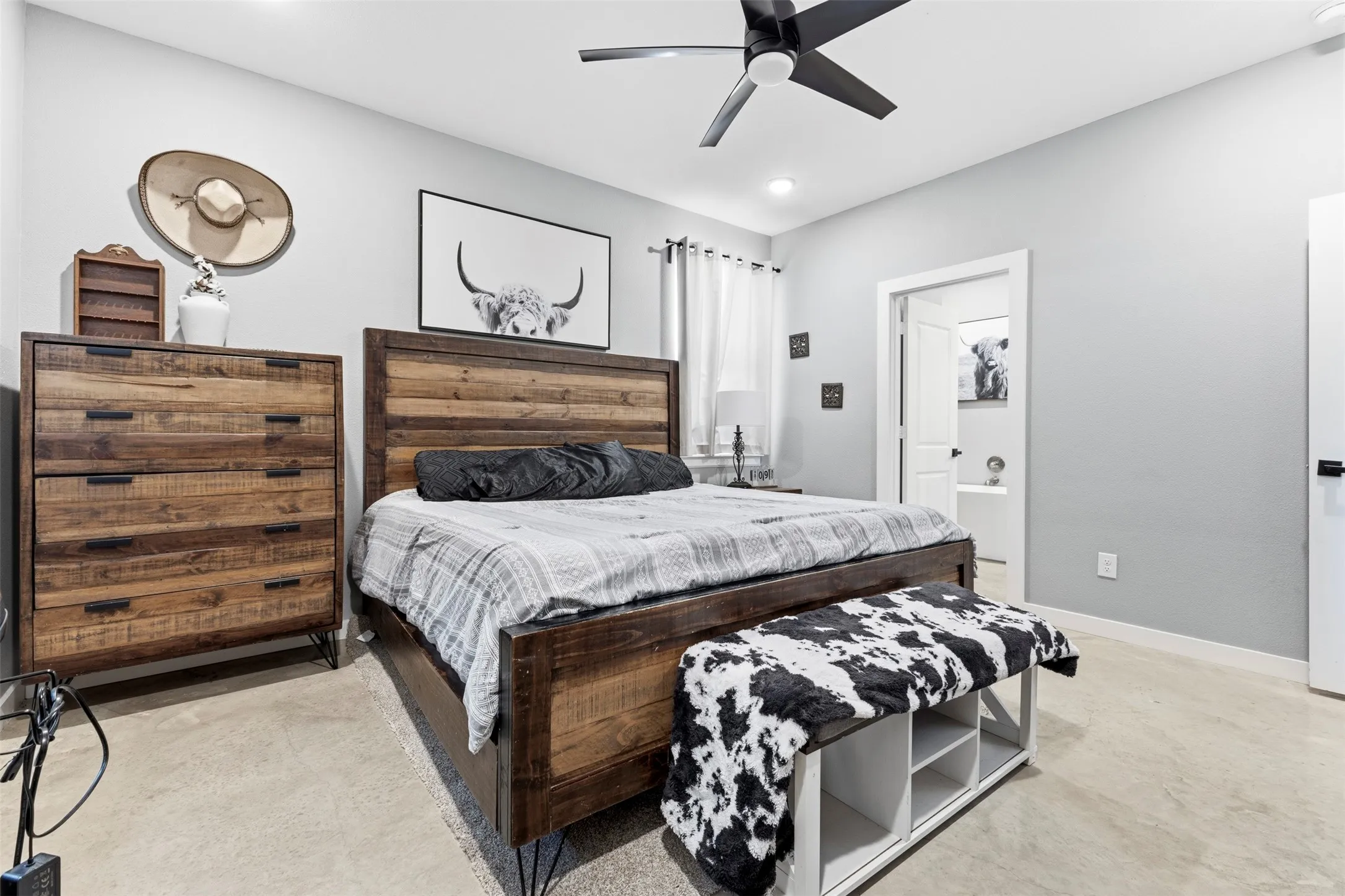 Single Family Residence For Sale in Ellis County , 770 Section House Road, Ennis, Texas 75119, 4 Bedroom, 3 Bathroom, Garage spaces, 1,845 Sqft, built in 2024, mls#21370667, Real Estate Agent in Ennis, Homes For Sale in Ellis county, Homes For Sale in Ennis, Realtor in Ennis Texas, Real Estate Brokerage Independent Realty Texas, Luminita Cordes Realtor