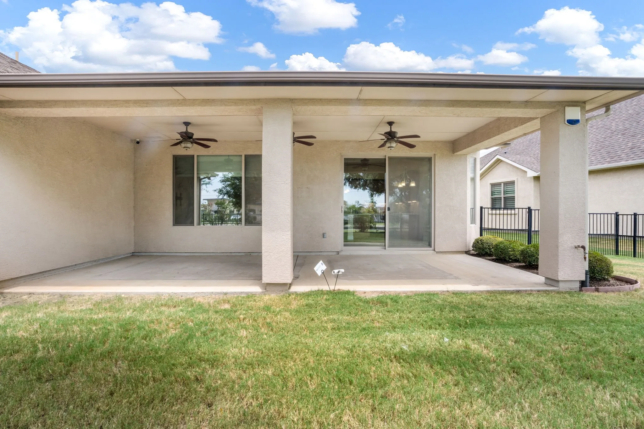 Single Family Residence For Sale in Denton County , 10224 Lindenwood Trail, Denton, Texas 76207, 3 Bedroom, 3 Bathroom, 3 Garage spaces, 1,883 Sqft, built in 2017, mls#21369751, Real Estate Agent in Denton, Homes For Sale in Denton county, Homes For Sale in Denton, Realtor in Denton Texas, Real Estate Brokerage Independent Realty Texas, Luminita Cordes Realtor