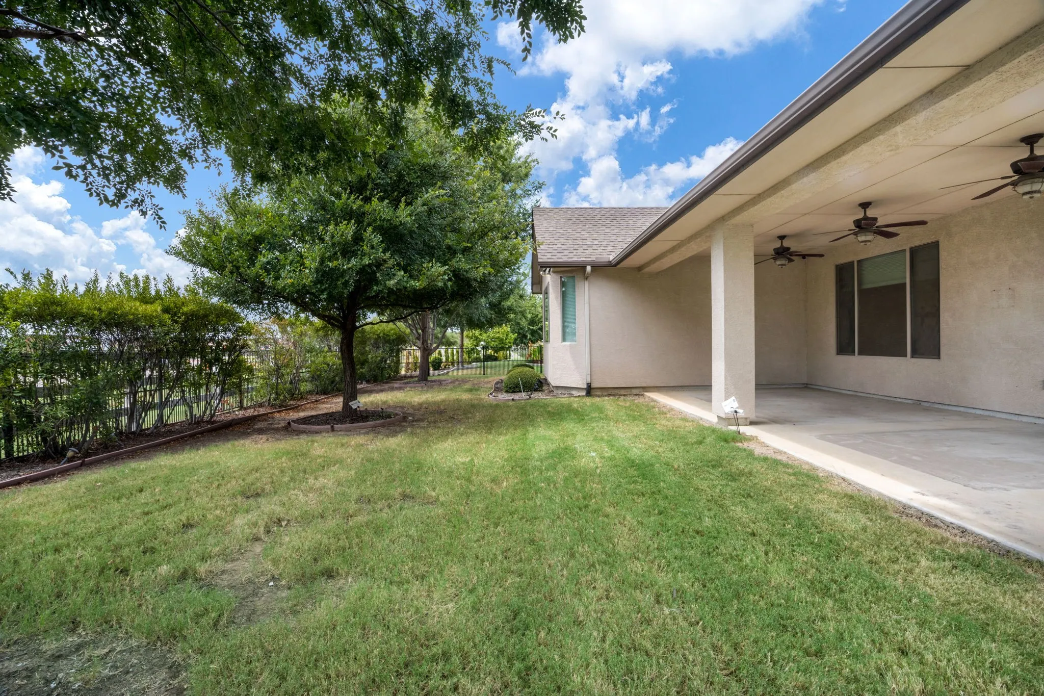 Single Family Residence For Sale in Denton County , 10224 Lindenwood Trail, Denton, Texas 76207, 3 Bedroom, 3 Bathroom, 3 Garage spaces, 1,883 Sqft, built in 2017, mls#21369751, Real Estate Agent in Denton, Homes For Sale in Denton county, Homes For Sale in Denton, Realtor in Denton Texas, Real Estate Brokerage Independent Realty Texas, Luminita Cordes Realtor