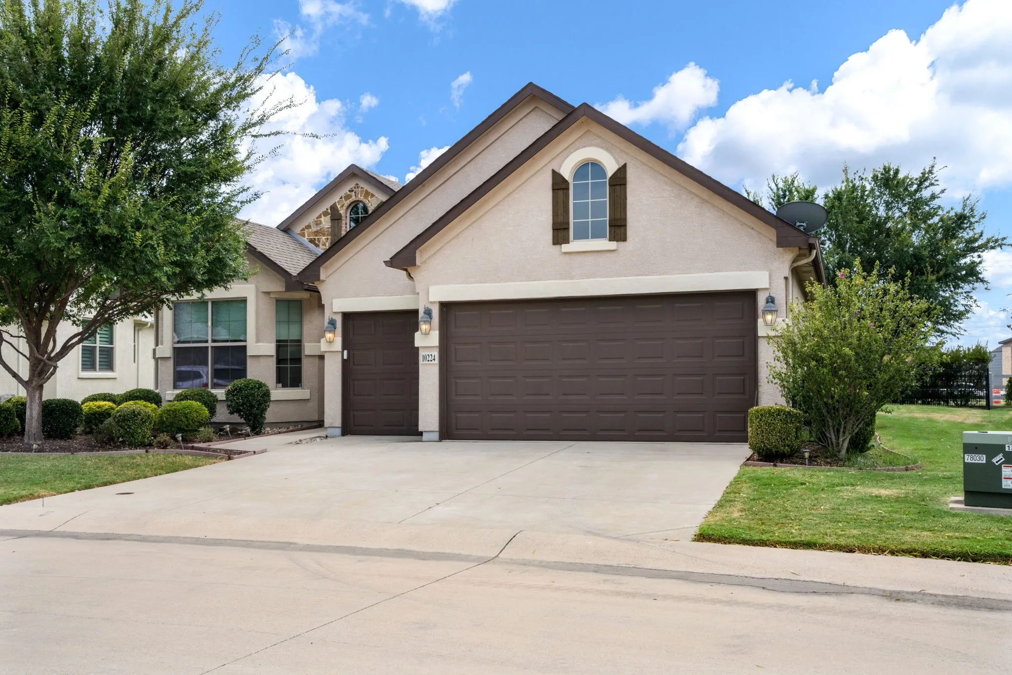 Fabulous curb appeal in Robson Ranch
