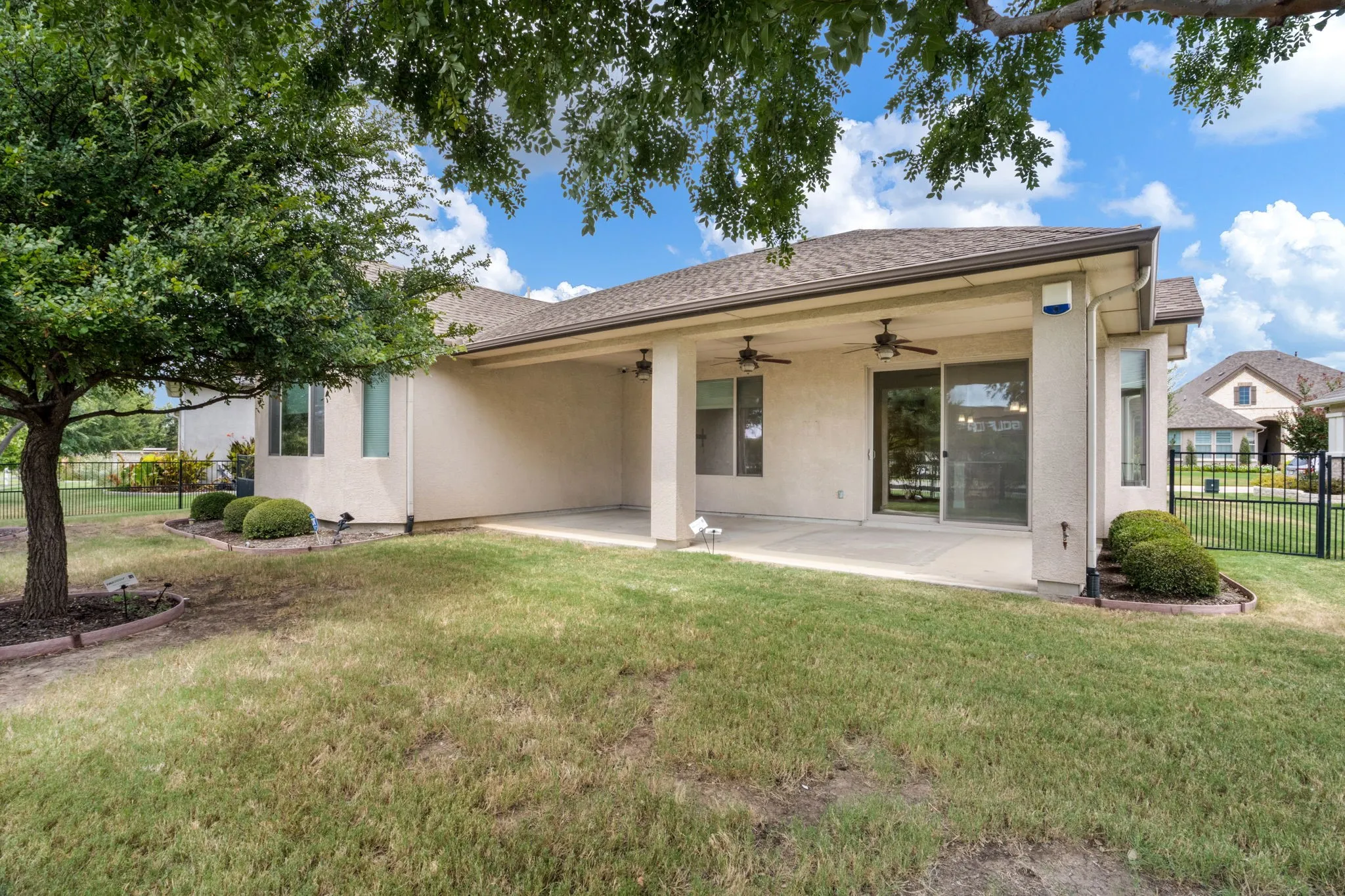 Single Family Residence For Sale in Denton County , 10224 Lindenwood Trail, Denton, Texas 76207, 3 Bedroom, 3 Bathroom, 3 Garage spaces, 1,883 Sqft, built in 2017, mls#21369751, Real Estate Agent in Denton, Homes For Sale in Denton county, Homes For Sale in Denton, Realtor in Denton Texas, Real Estate Brokerage Independent Realty Texas, Luminita Cordes Realtor