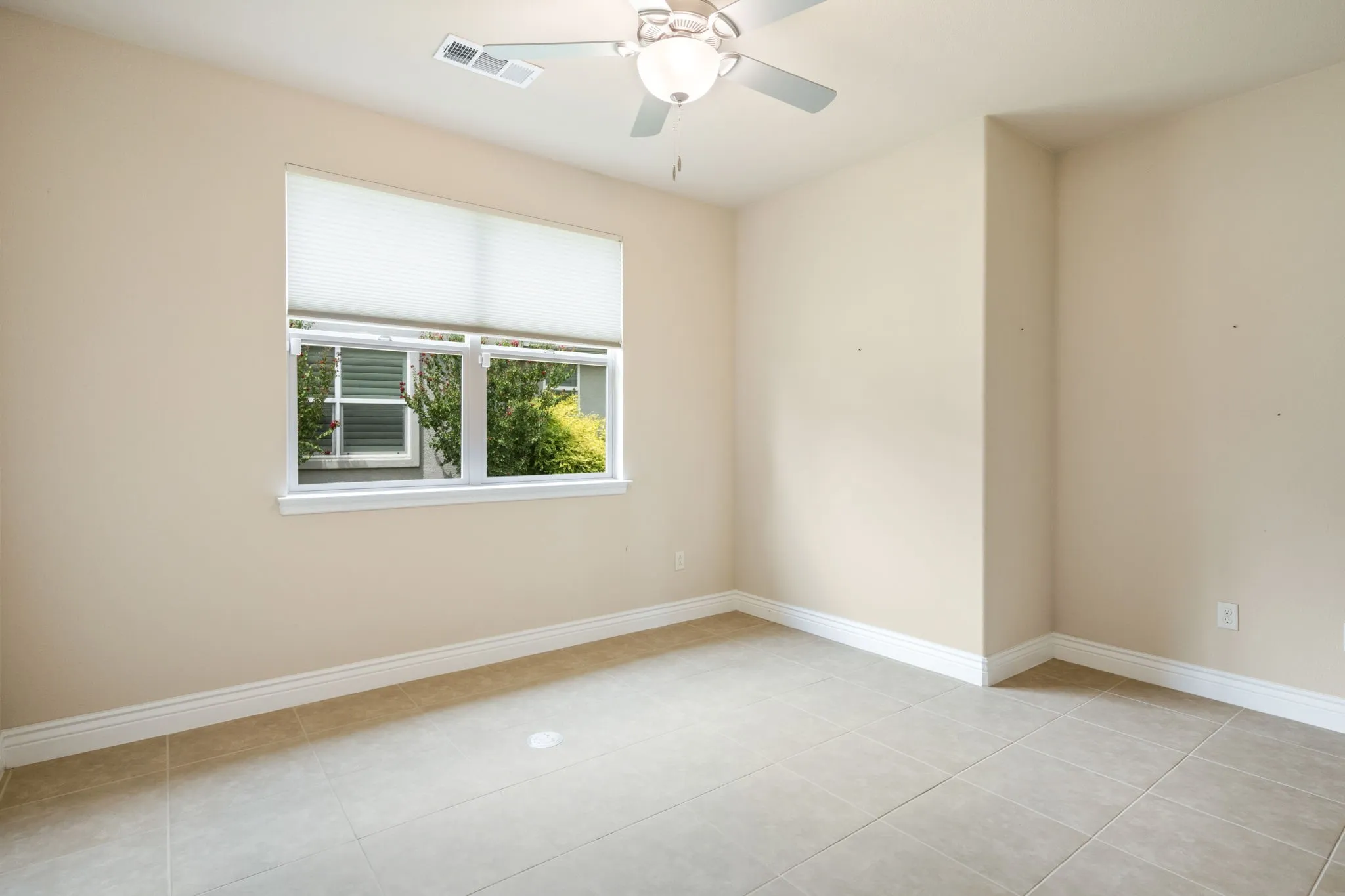 Single Family Residence For Sale in Denton County , 10224 Lindenwood Trail, Denton, Texas 76207, 3 Bedroom, 3 Bathroom, 3 Garage spaces, 1,883 Sqft, built in 2017, mls#21369751, Real Estate Agent in Denton, Homes For Sale in Denton county, Homes For Sale in Denton, Realtor in Denton Texas, Real Estate Brokerage Independent Realty Texas, Luminita Cordes Realtor