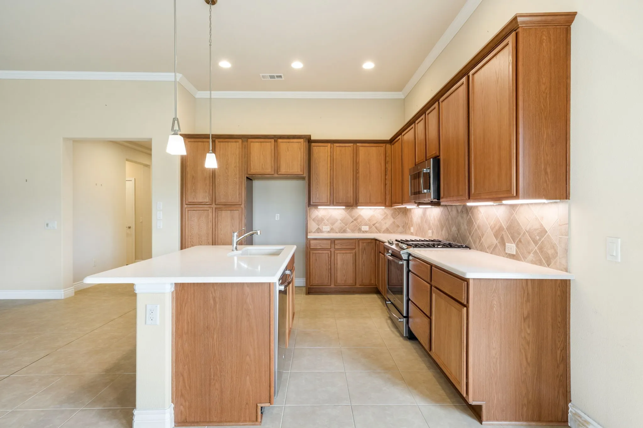 Single Family Residence For Sale in Denton County , 10224 Lindenwood Trail, Denton, Texas 76207, 3 Bedroom, 3 Bathroom, 3 Garage spaces, 1,883 Sqft, built in 2017, mls#21369751, Real Estate Agent in Denton, Homes For Sale in Denton county, Homes For Sale in Denton, Realtor in Denton Texas, Real Estate Brokerage Independent Realty Texas, Luminita Cordes Realtor