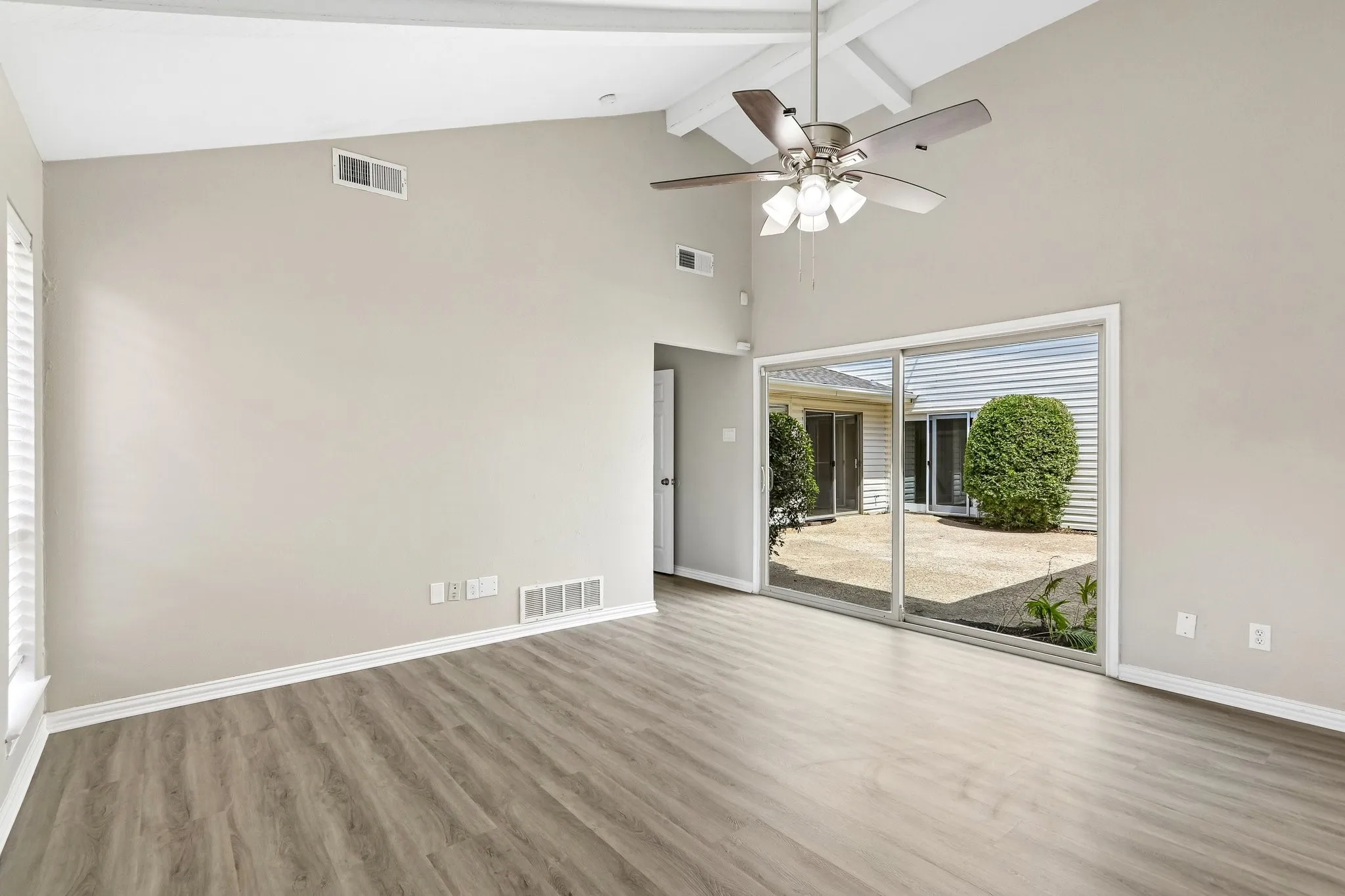 Single Family Residence For Sale in Collin County , 2840 Meadowbrook Drive, Plano, Texas 75075, 4 Bedroom, 3 Bathroom, 2 Garage spaces, 2,943 Sqft, built in 1974, mls#21368890, Real Estate Agent in Plano, Homes For Sale in Collin county, Homes For Sale in Plano, Realtor in Plano Texas, Real Estate Brokerage Independent Realty Texas, Luminita Cordes Realtor