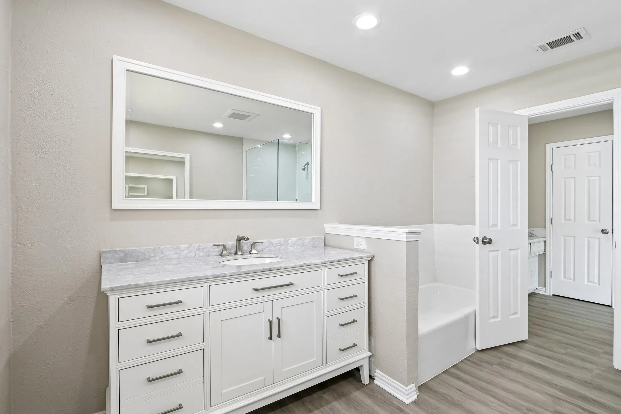 Single Family Residence For Sale in Collin County , 2840 Meadowbrook Drive, Plano, Texas 75075, 4 Bedroom, 3 Bathroom, 2 Garage spaces, 2,943 Sqft, built in 1974, mls#21368890, Real Estate Agent in Plano, Homes For Sale in Collin county, Homes For Sale in Plano, Realtor in Plano Texas, Real Estate Brokerage Independent Realty Texas, Luminita Cordes Realtor